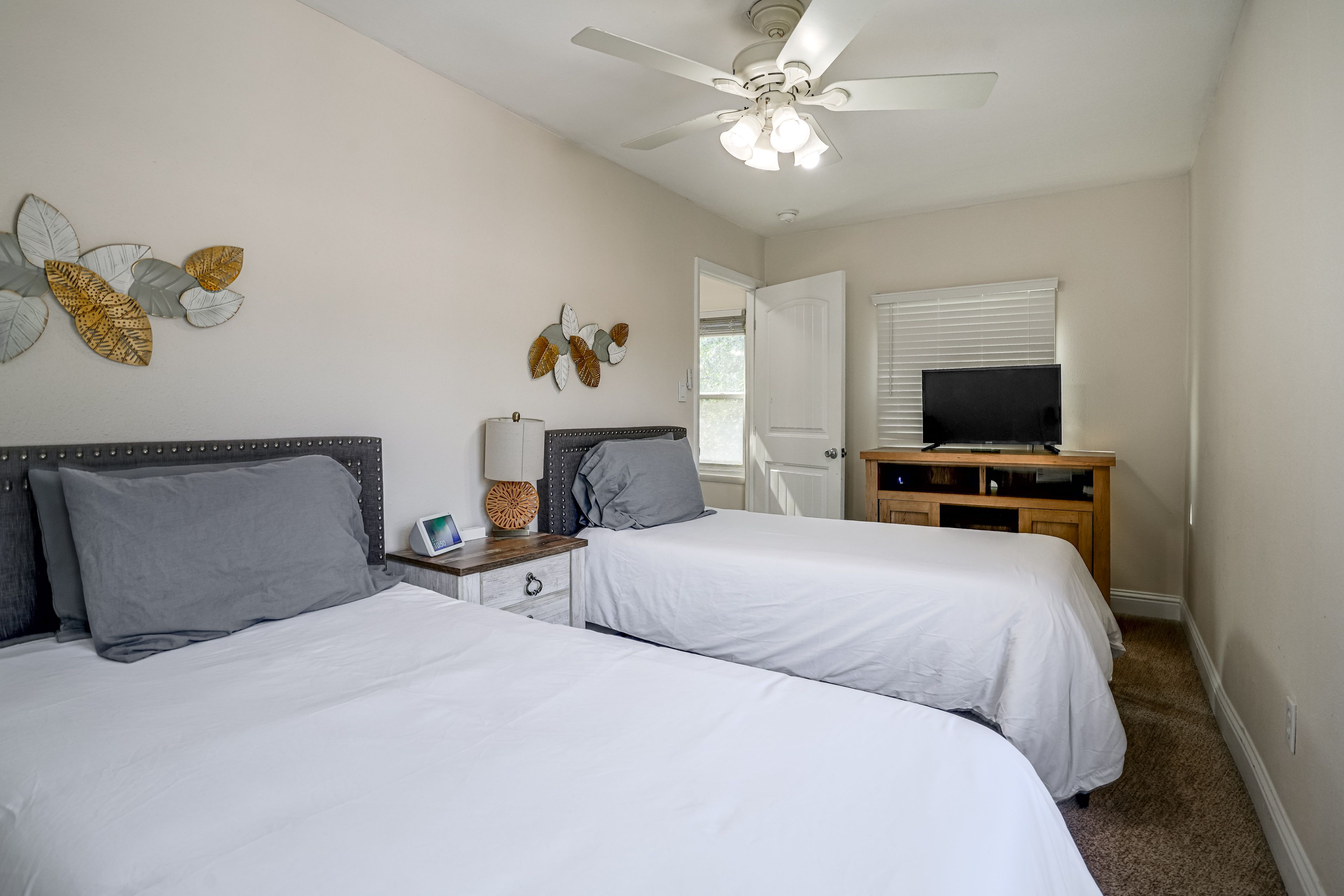 Bedroom 3 | 2 Twin Beds | Smart TV