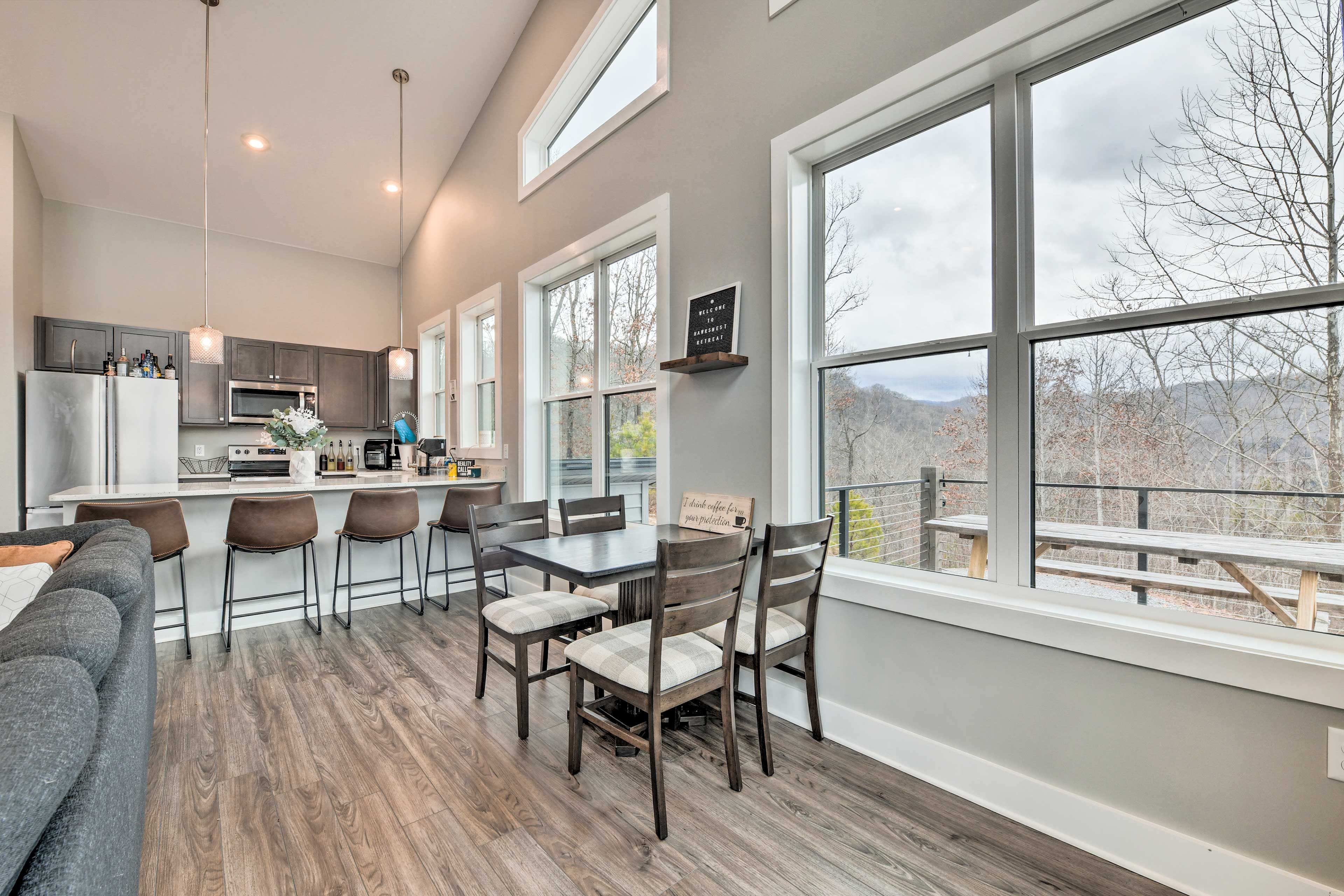 Dining Area | Dishware Provided