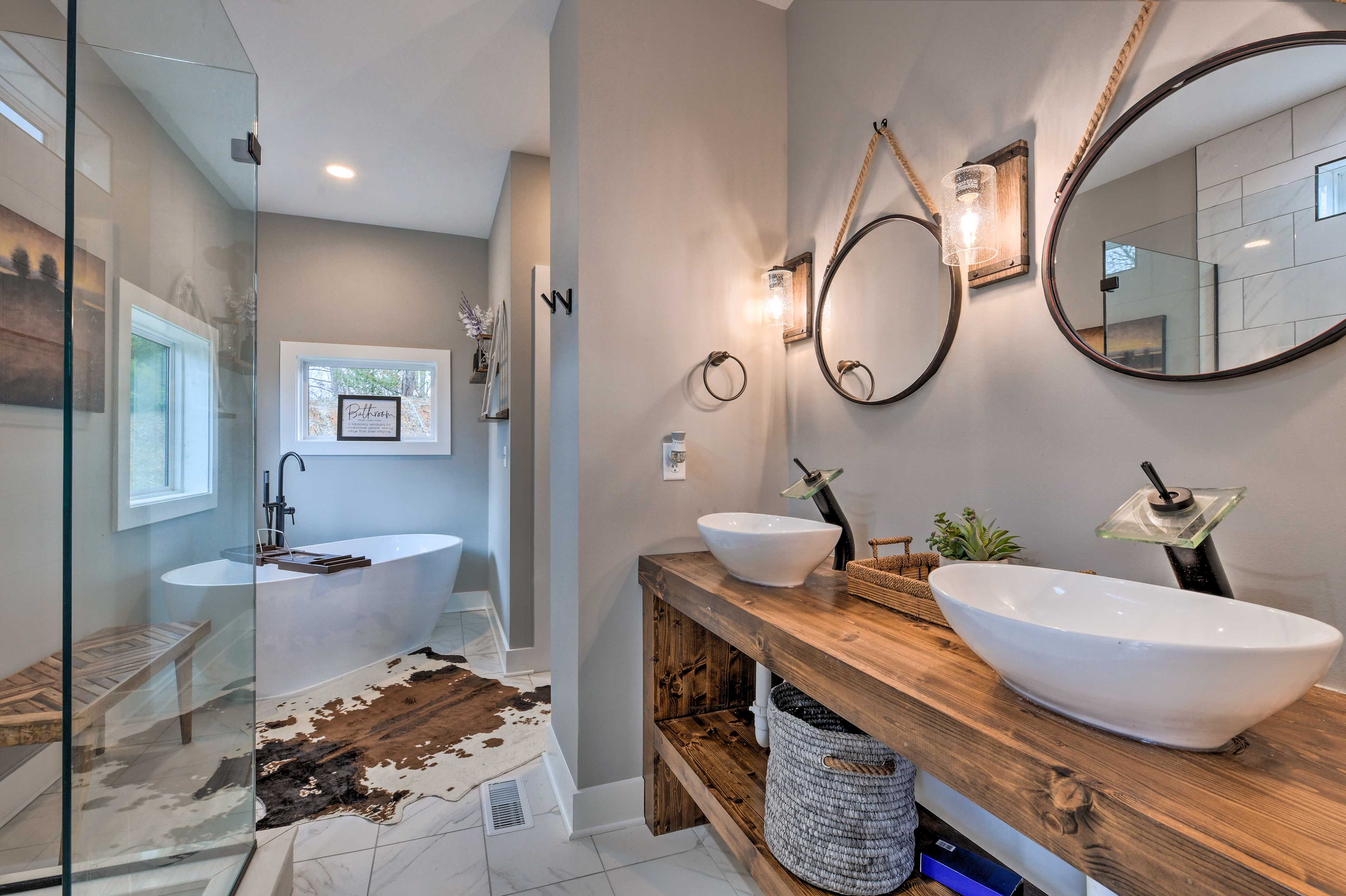 En-Suite Bathroom | Towels Provided | Complimentary Toiletries