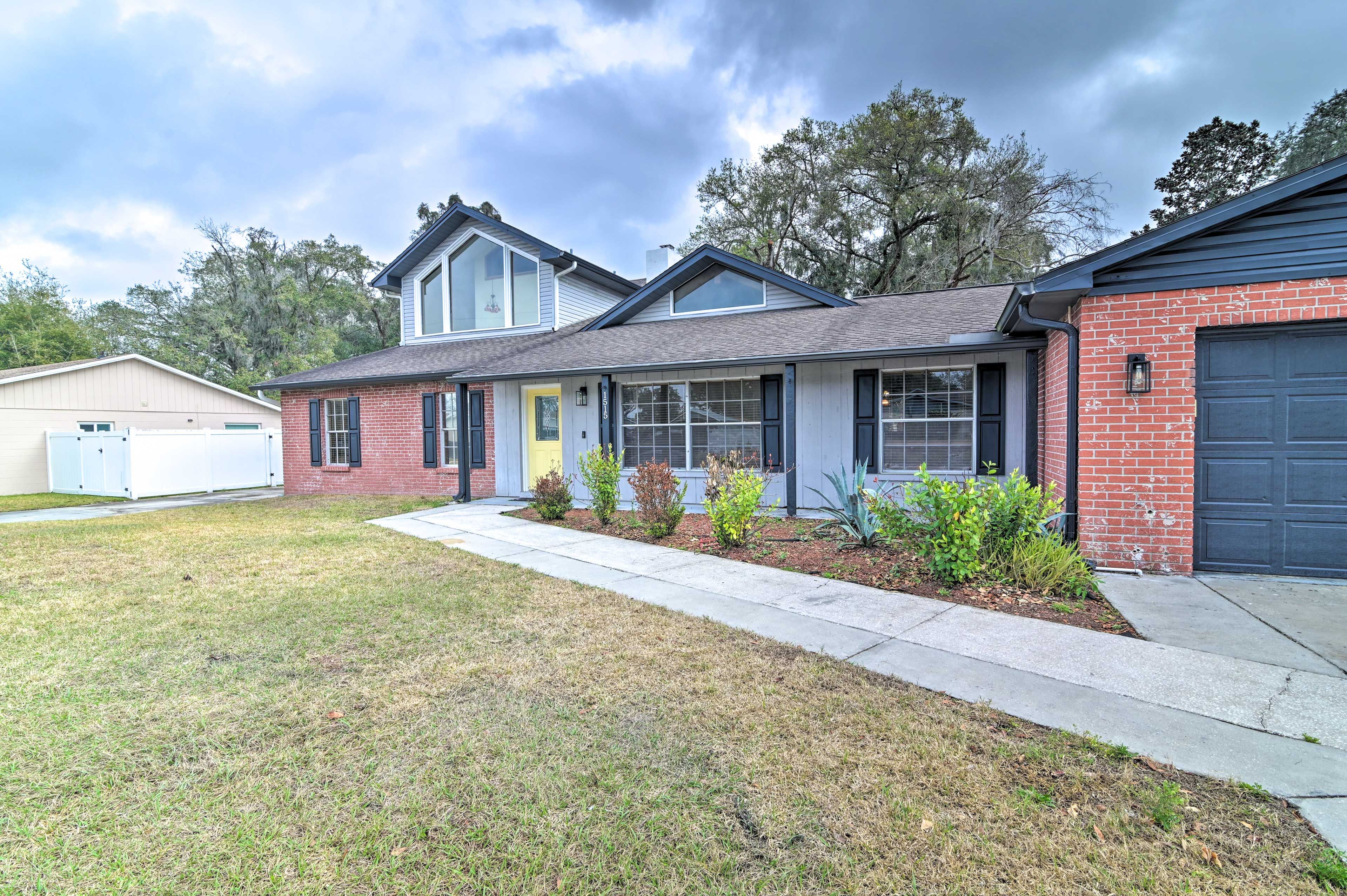 Exterior | Front Entrance
