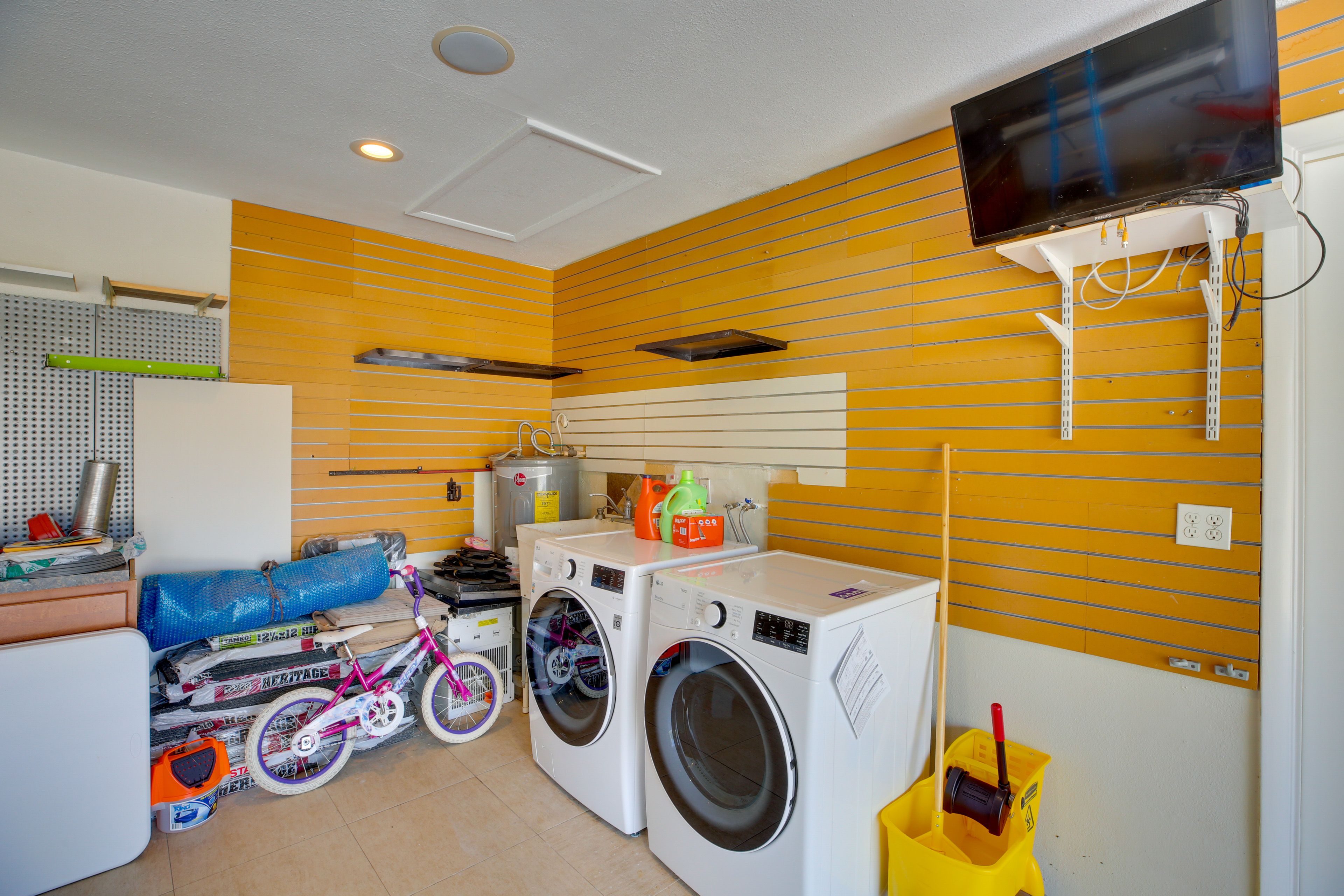Garage | Washer + Dryer