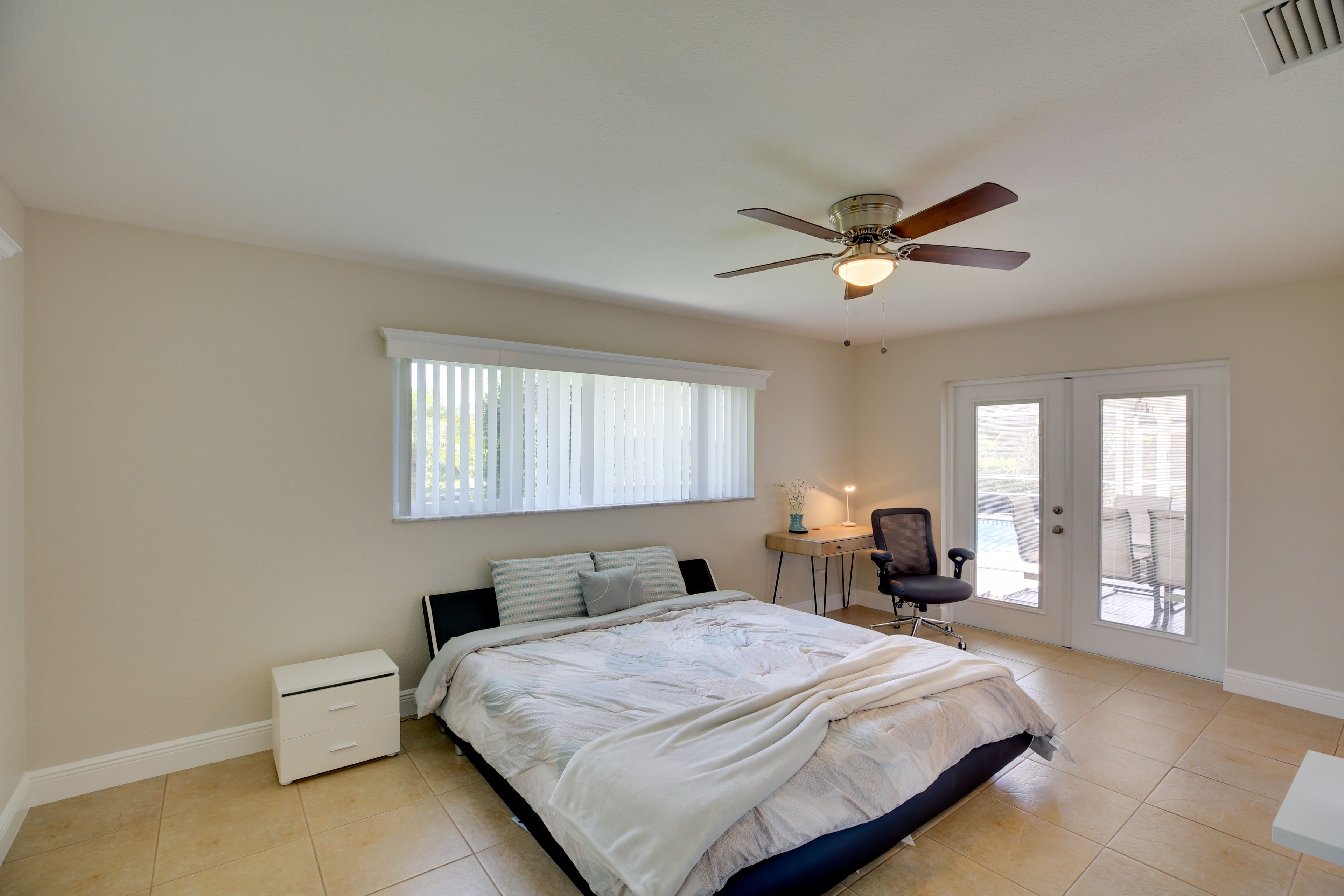 Bedroom 1 | King Bed