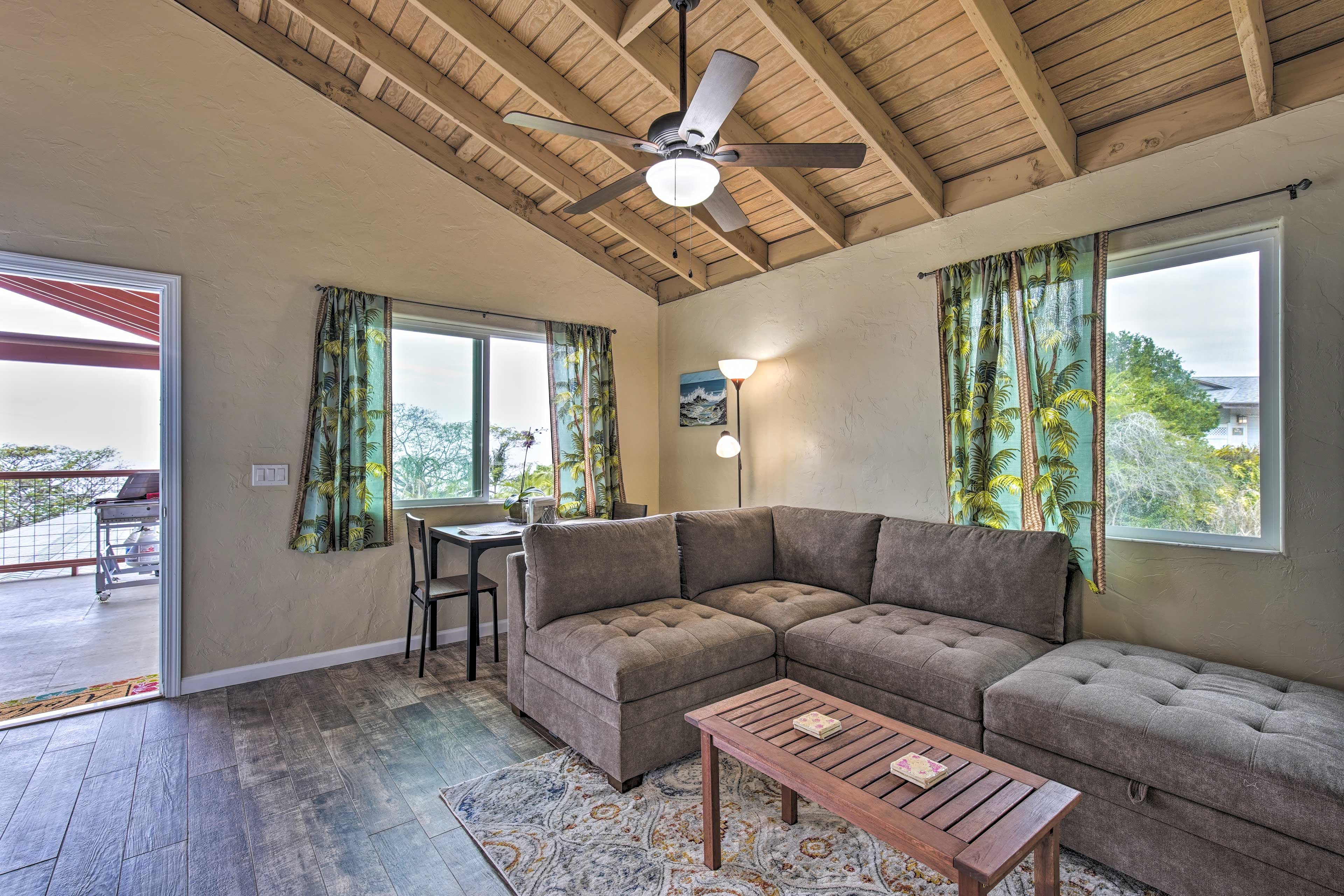Living Room & Dining Area | Smart TV