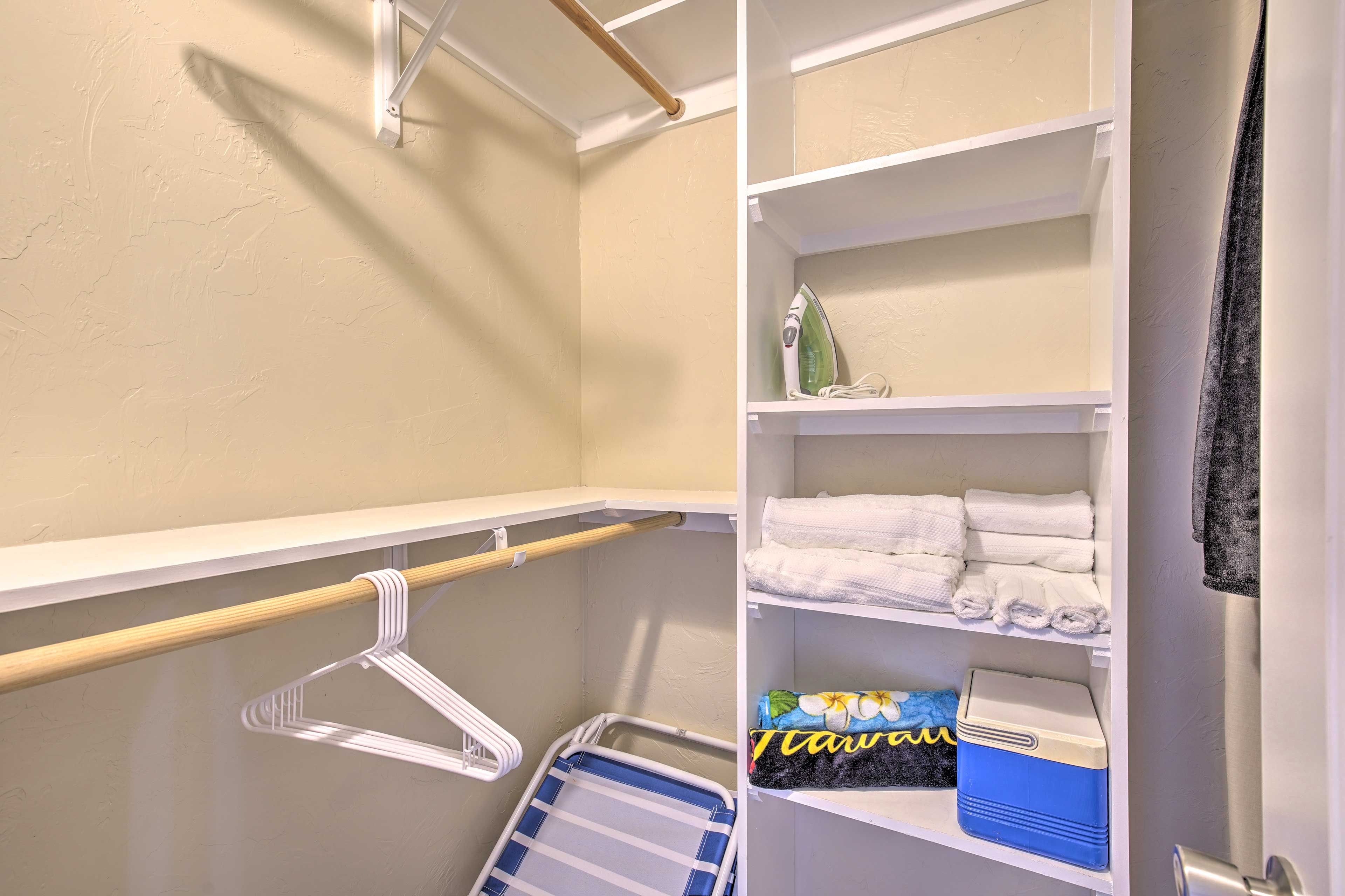 Walk-In Closet | Beach Chairs | Beach Towels