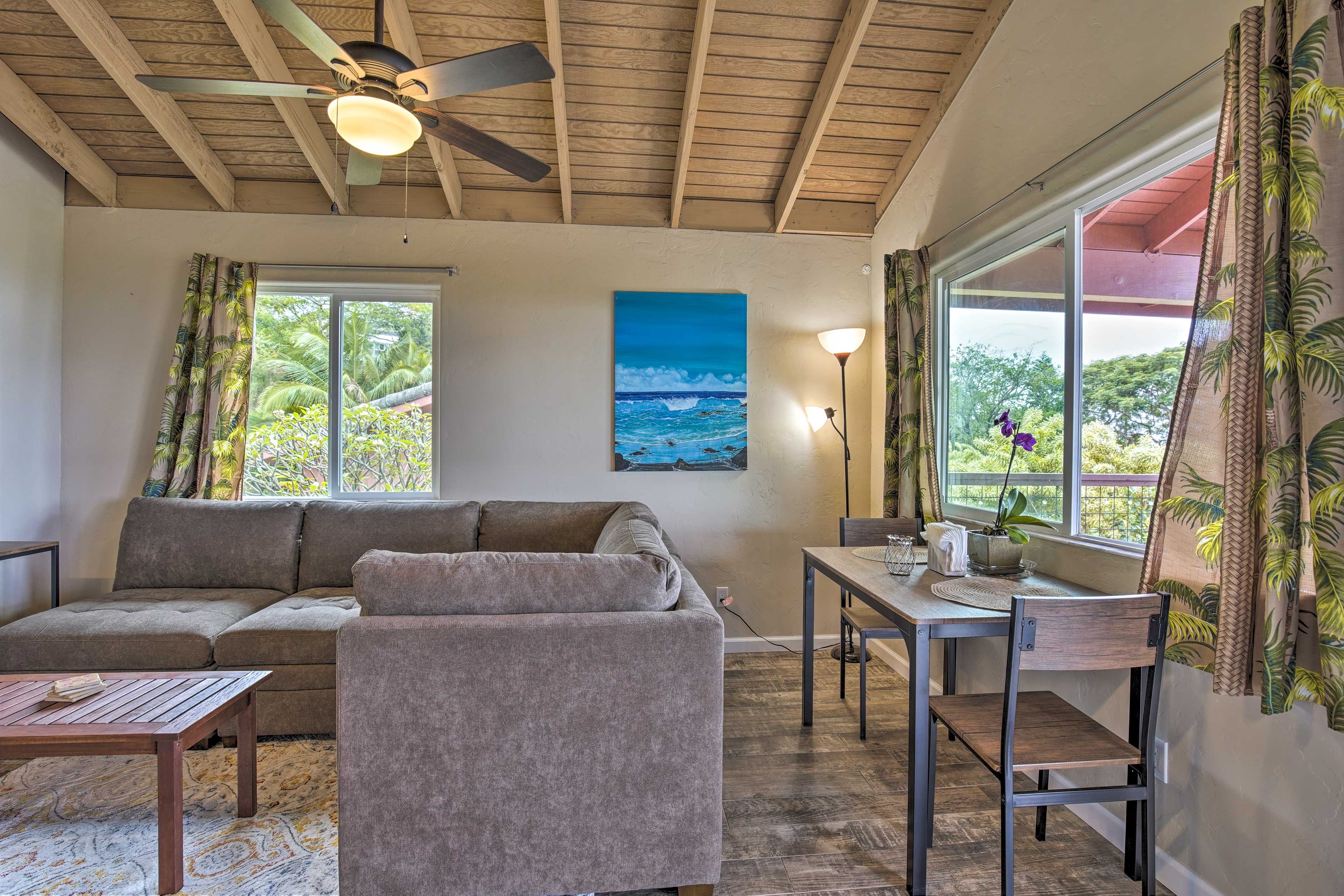 Dining Area | Dishes & Flatware Provided