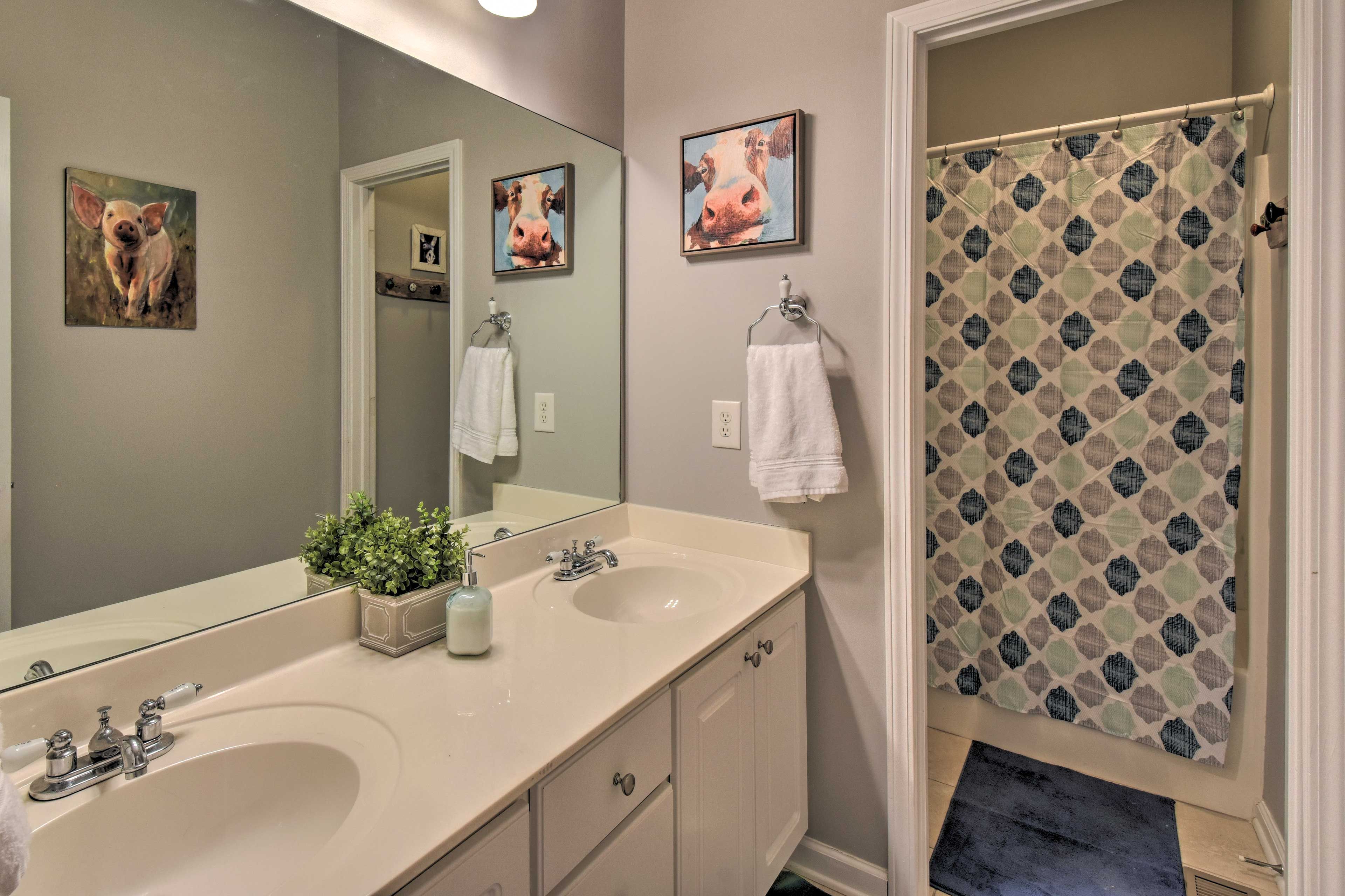 Full Bathroom | Main Level | Hair Dryer