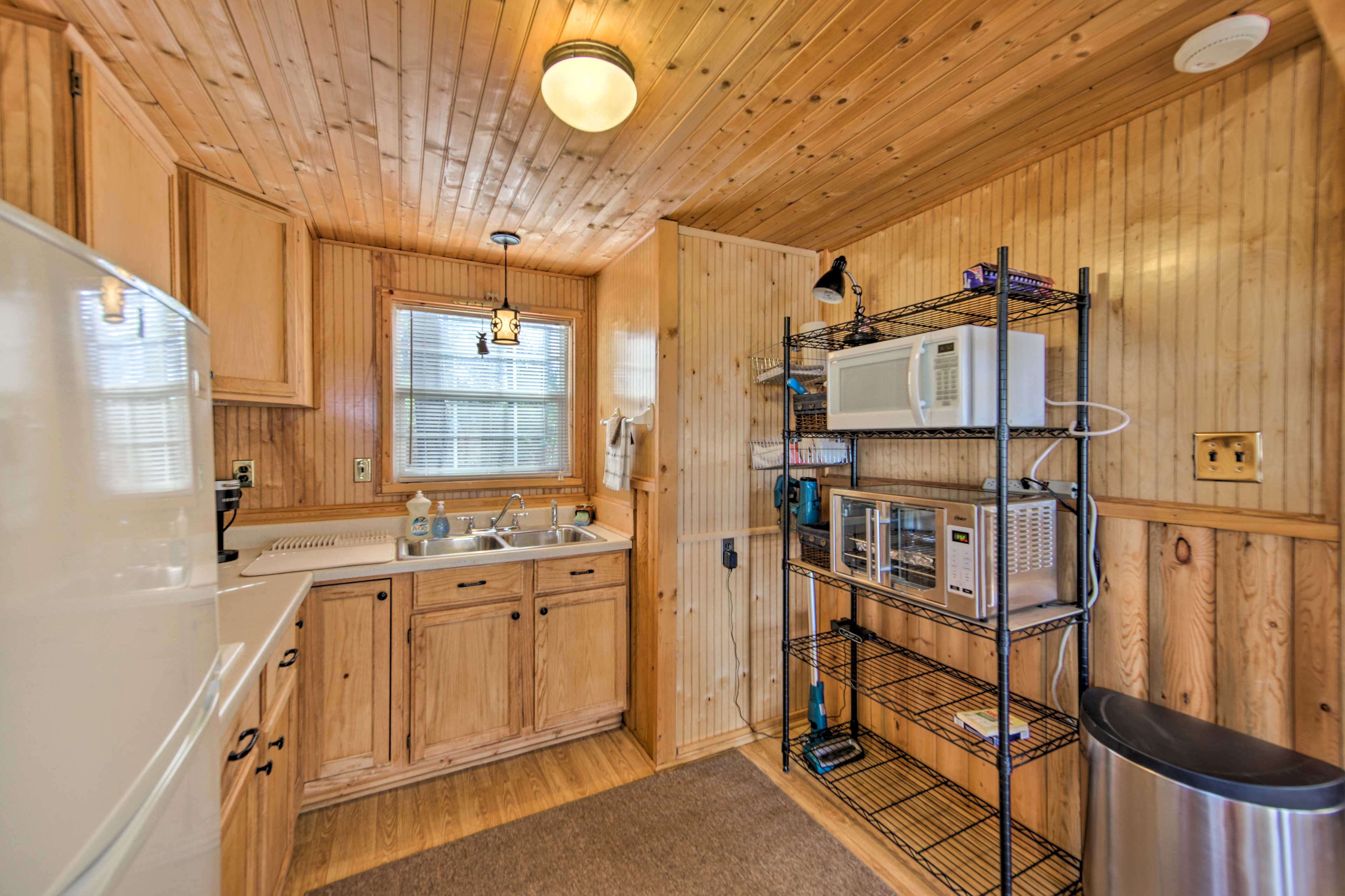 Kitchenette | Well-Equipped | Cooking Basics