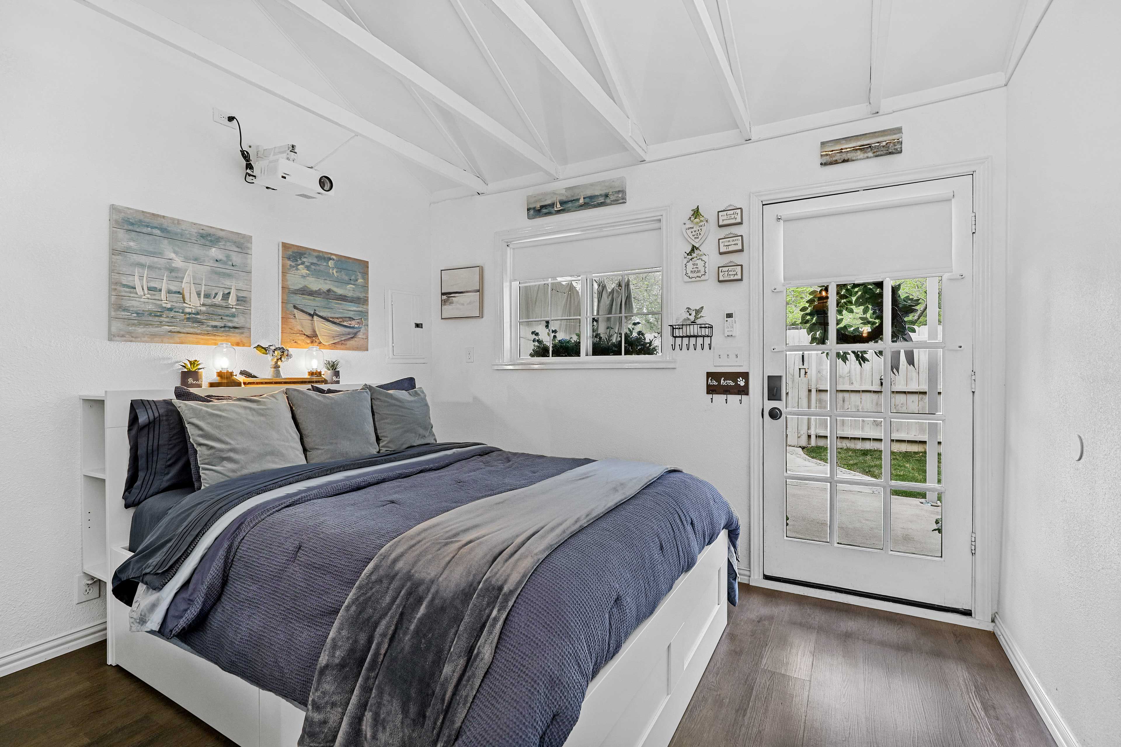 Studio | Queen Bed | Projector TV w/ Roku
