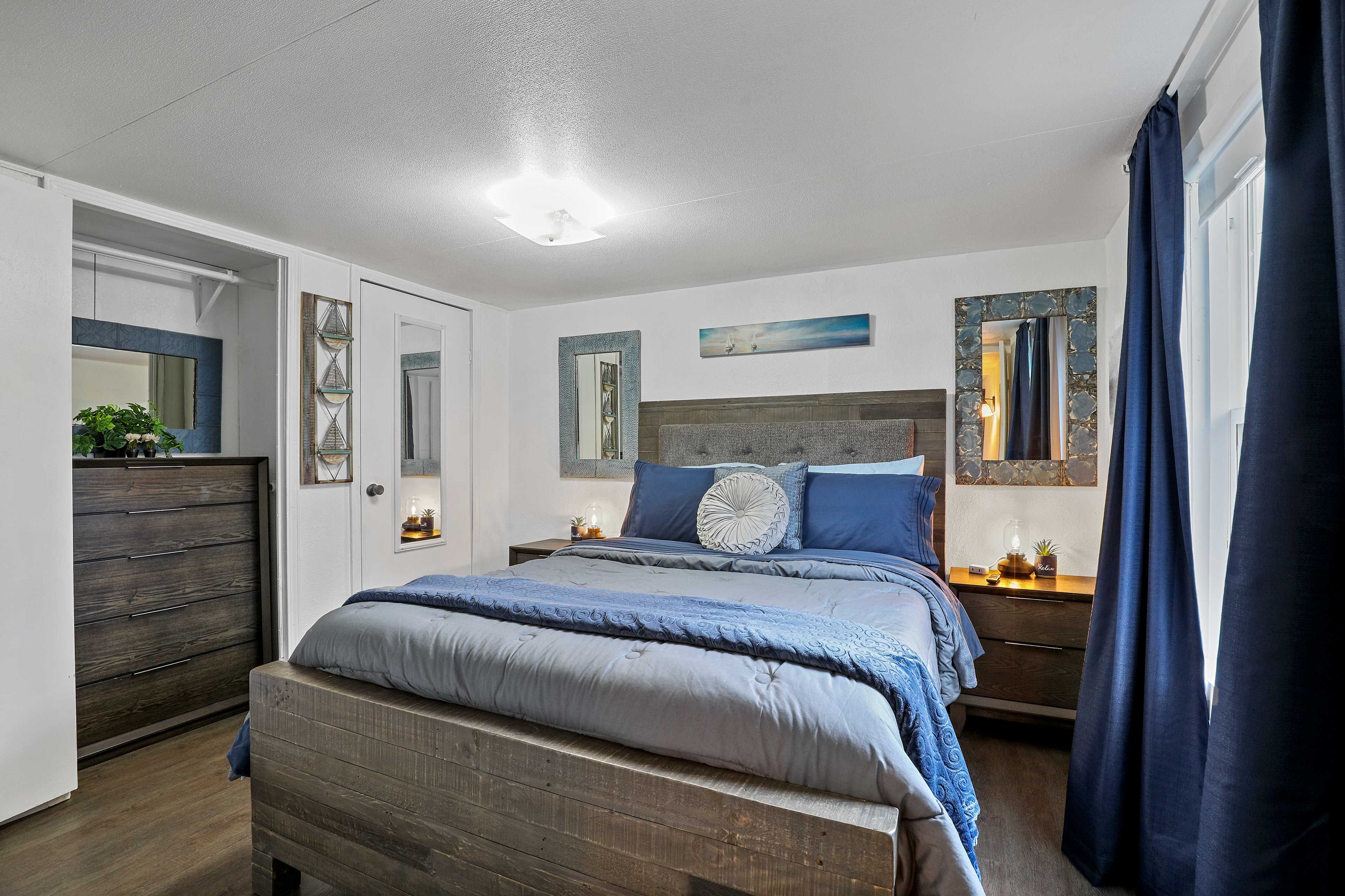 Bedroom 2 | Queen Bed | Smart TV