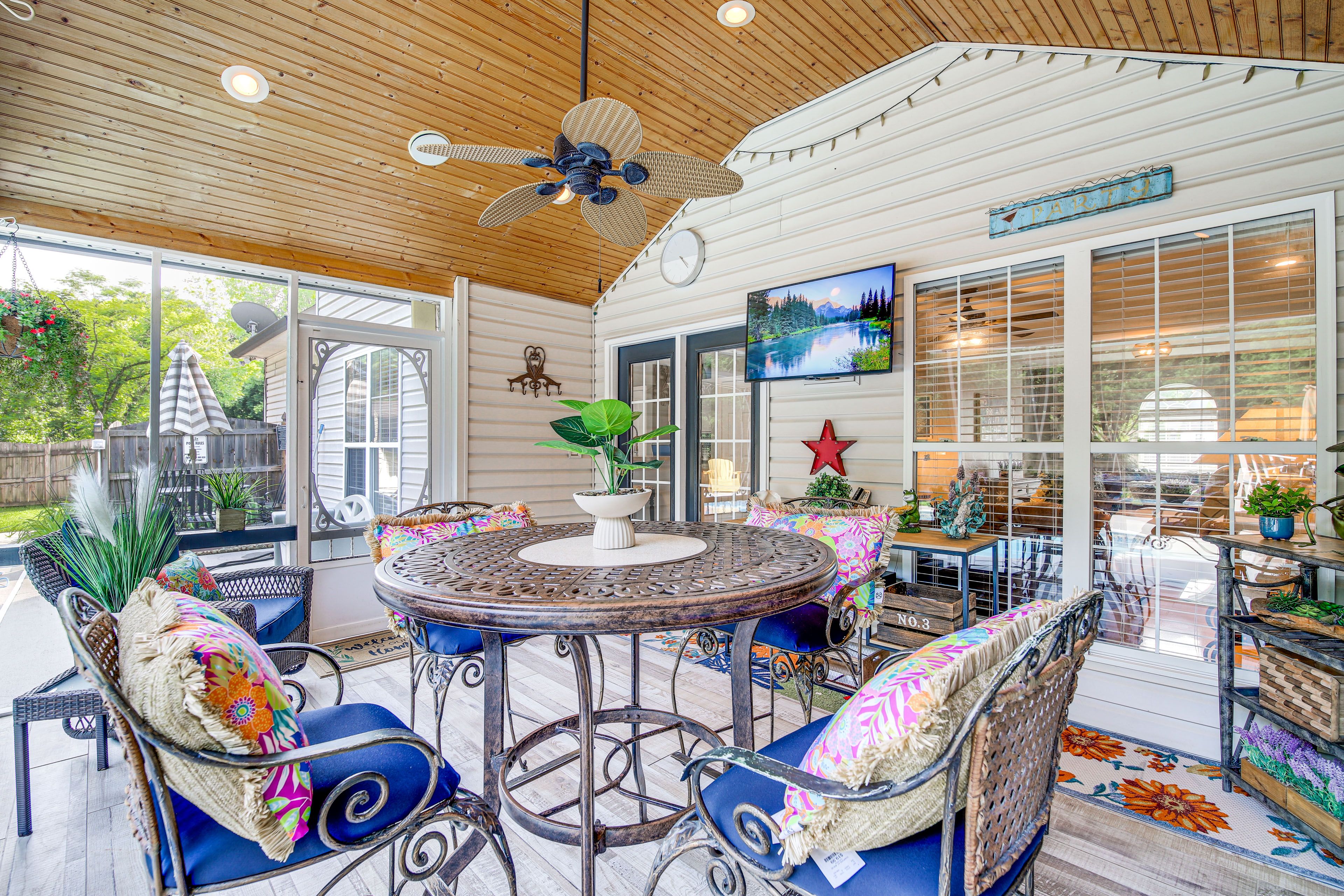 Knoxville Vacation Rental | 4BR | 2.5BA | 2,112 Sq Ft | Stairs Required