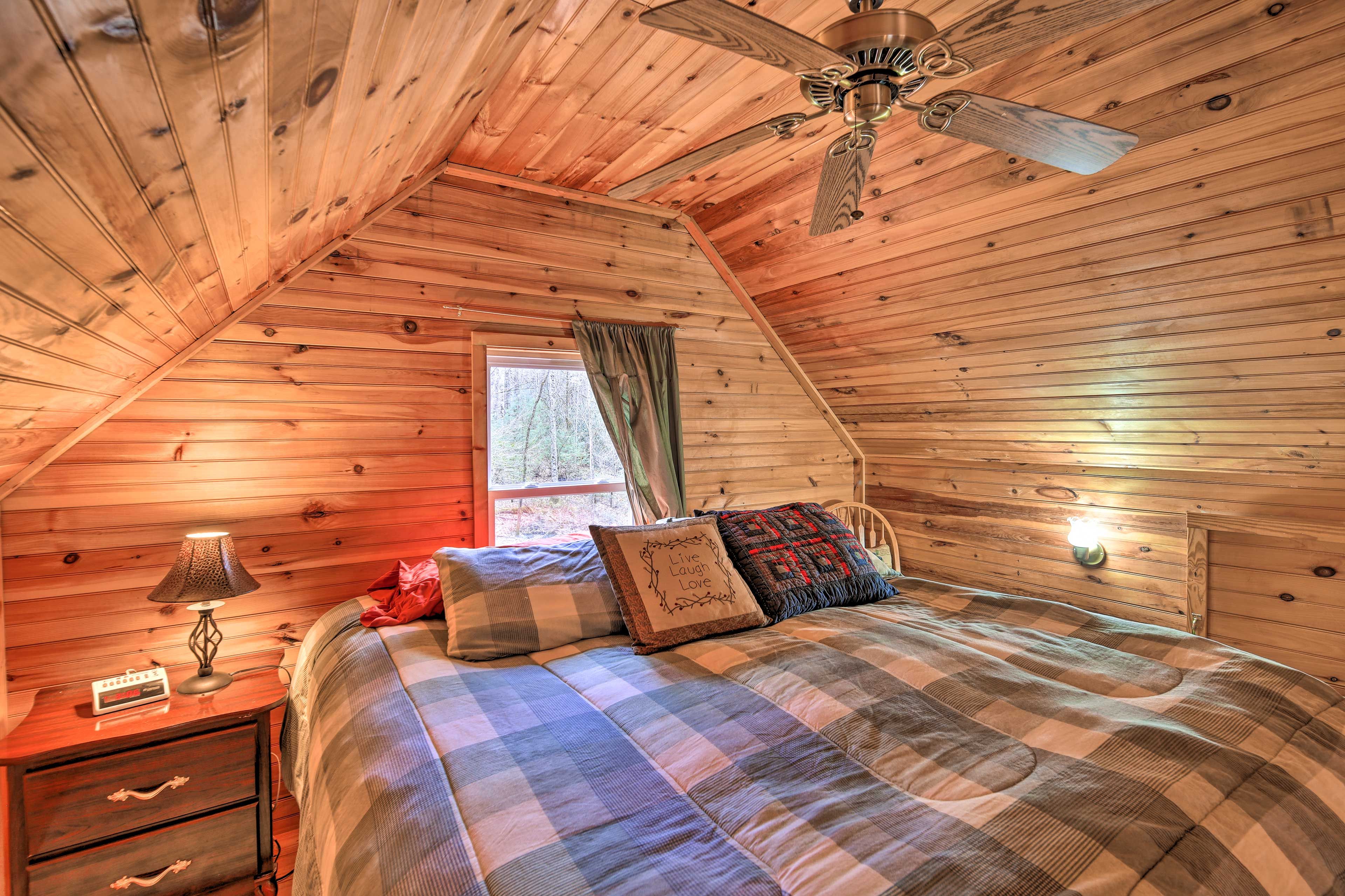 Loft | King Bed | Queen Air Mattress | Pack 'n Play