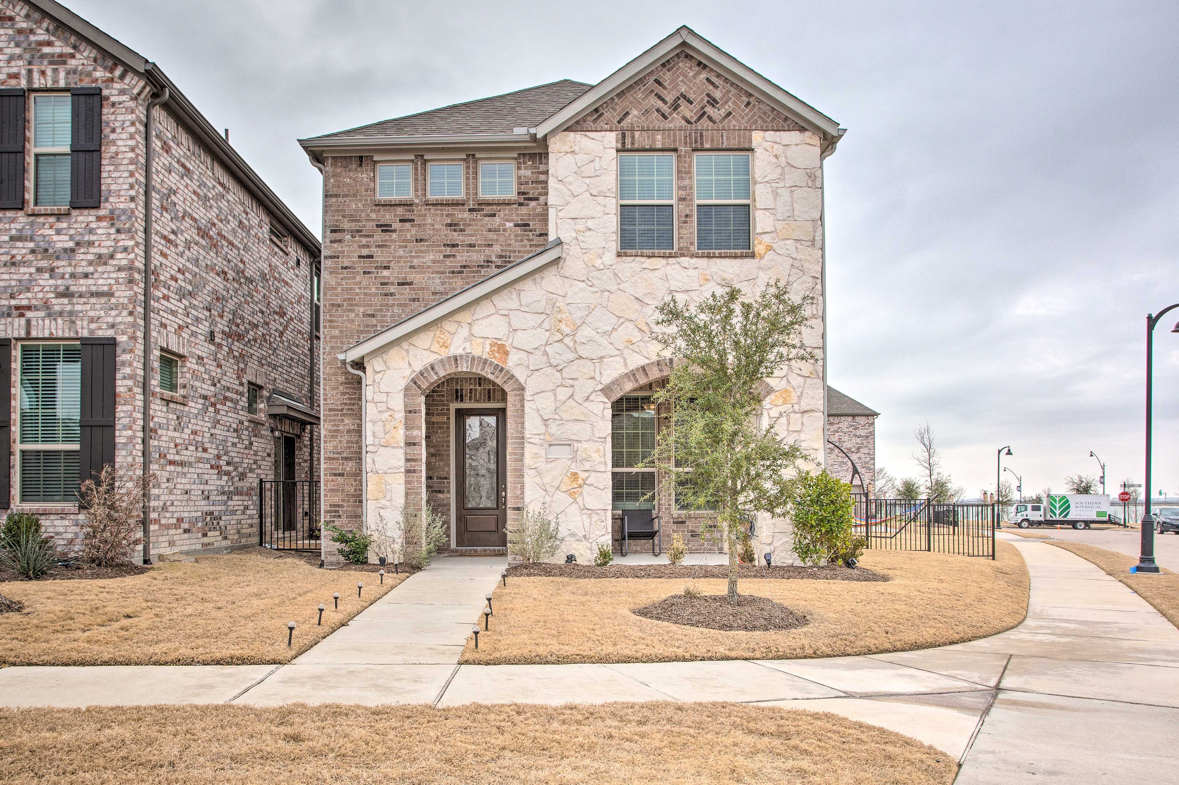 Rowlett Vacation Rental | 3BR | 2.5BA | Stairs Required | 2,000 Sq Ft