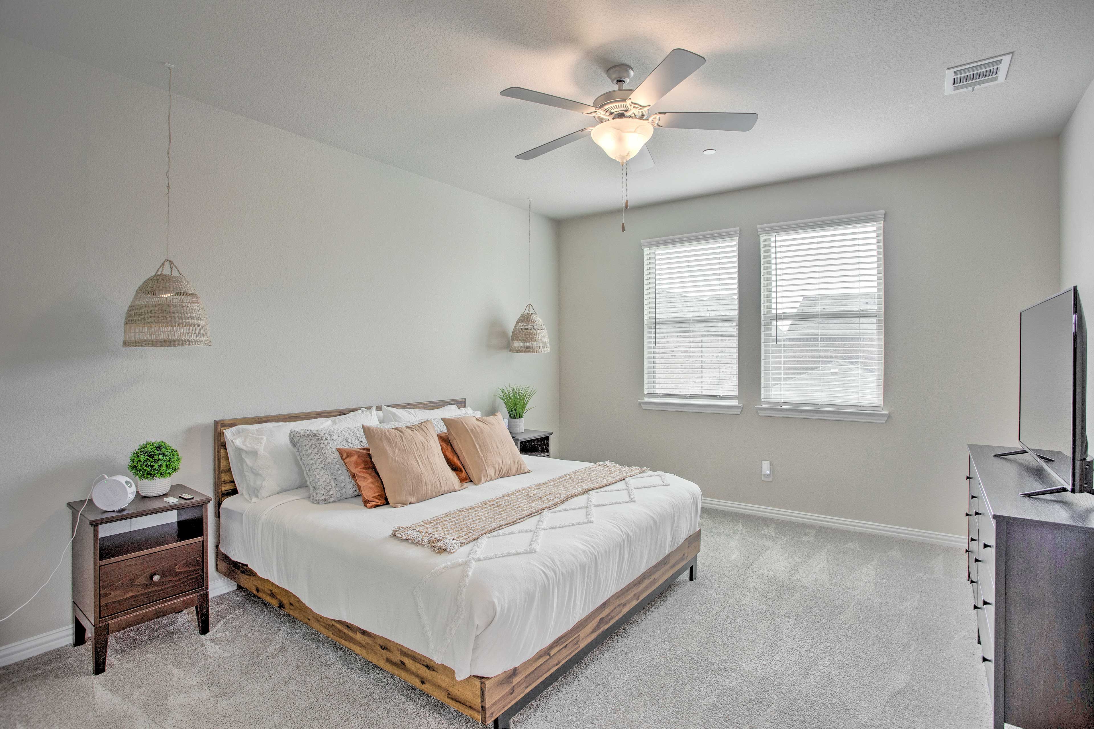 Bedroom 1 | King Bed | En-Suite Bathroom