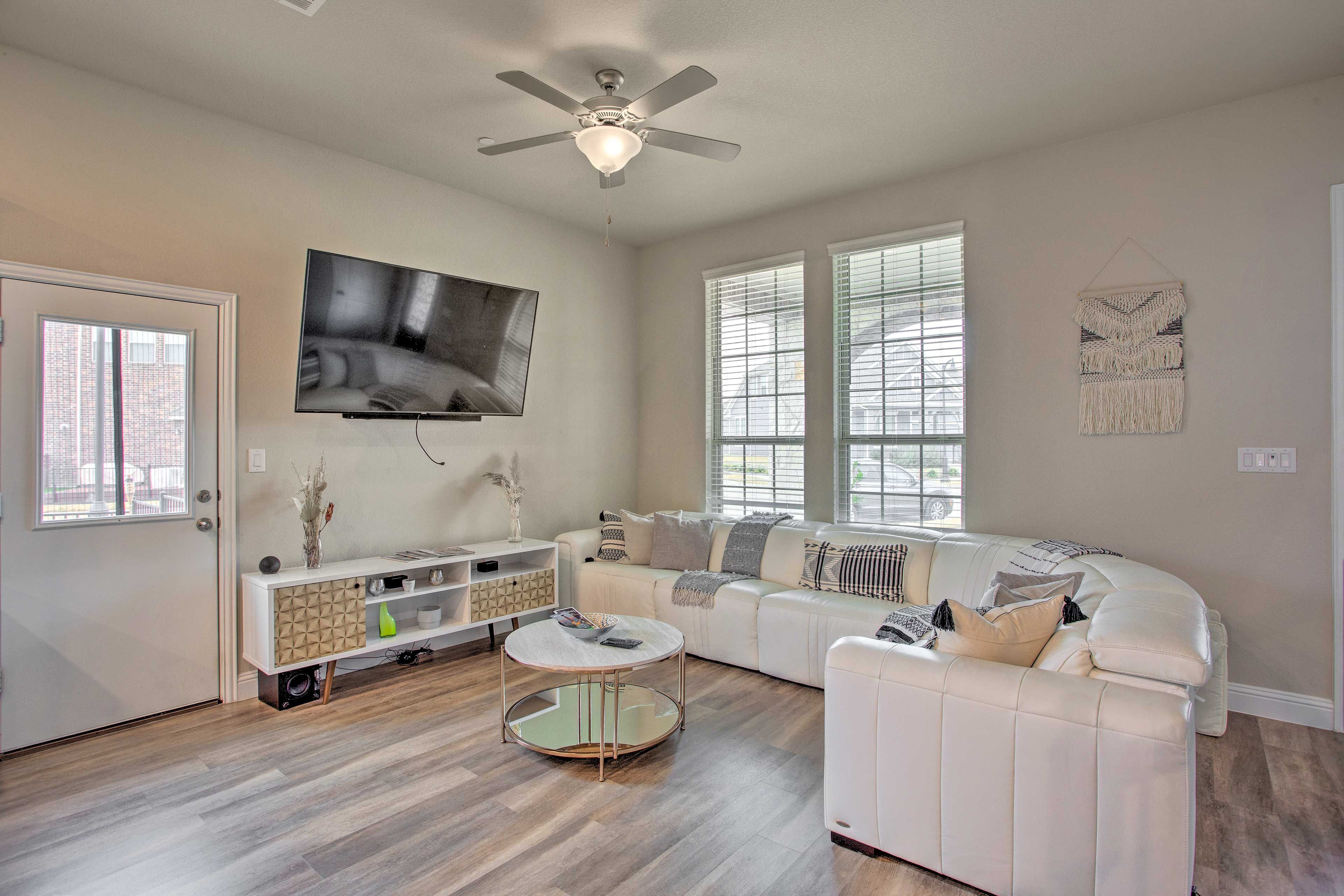 Living Room | Central A/C & Heating