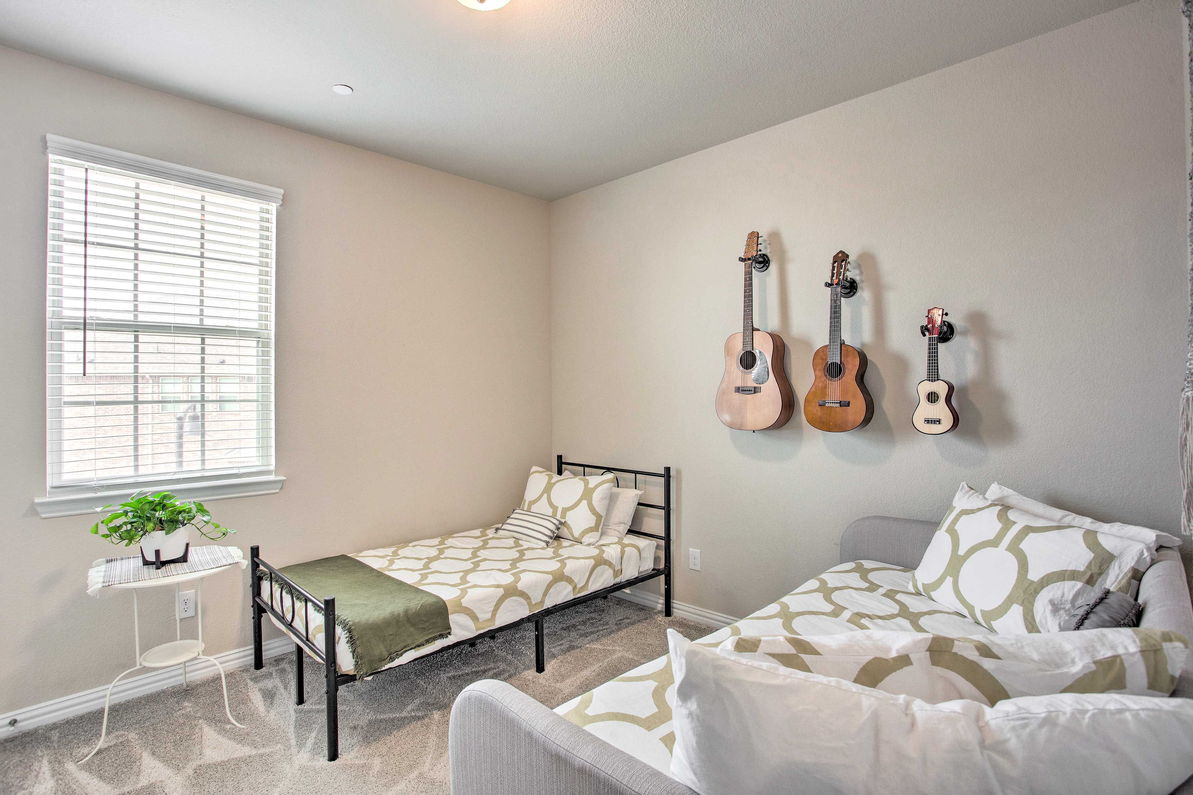 Bedroom 3 | Twin Bed | Twin Daybed w/ Twin Trundle Bed