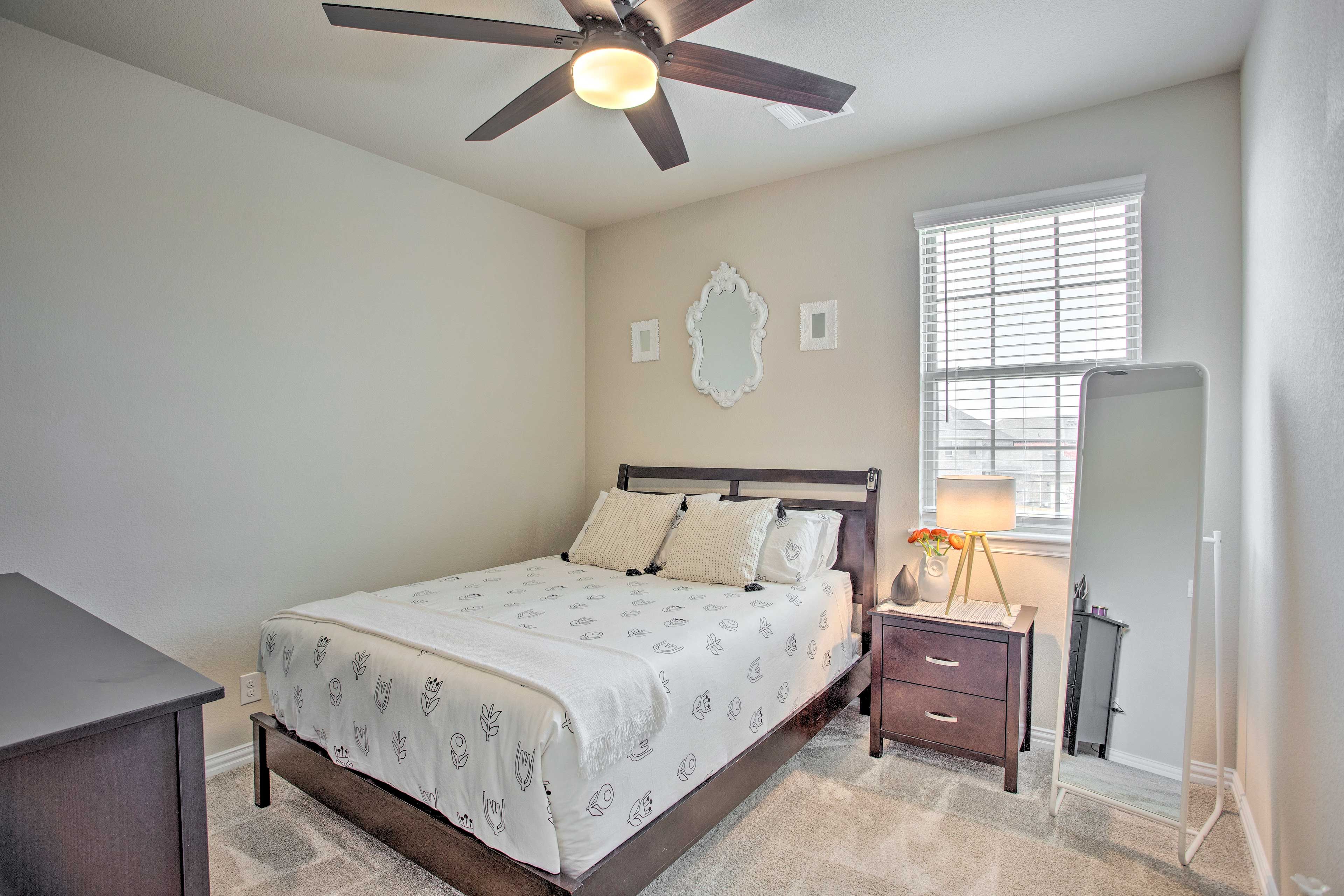 Bedroom 2 | Queen Bed