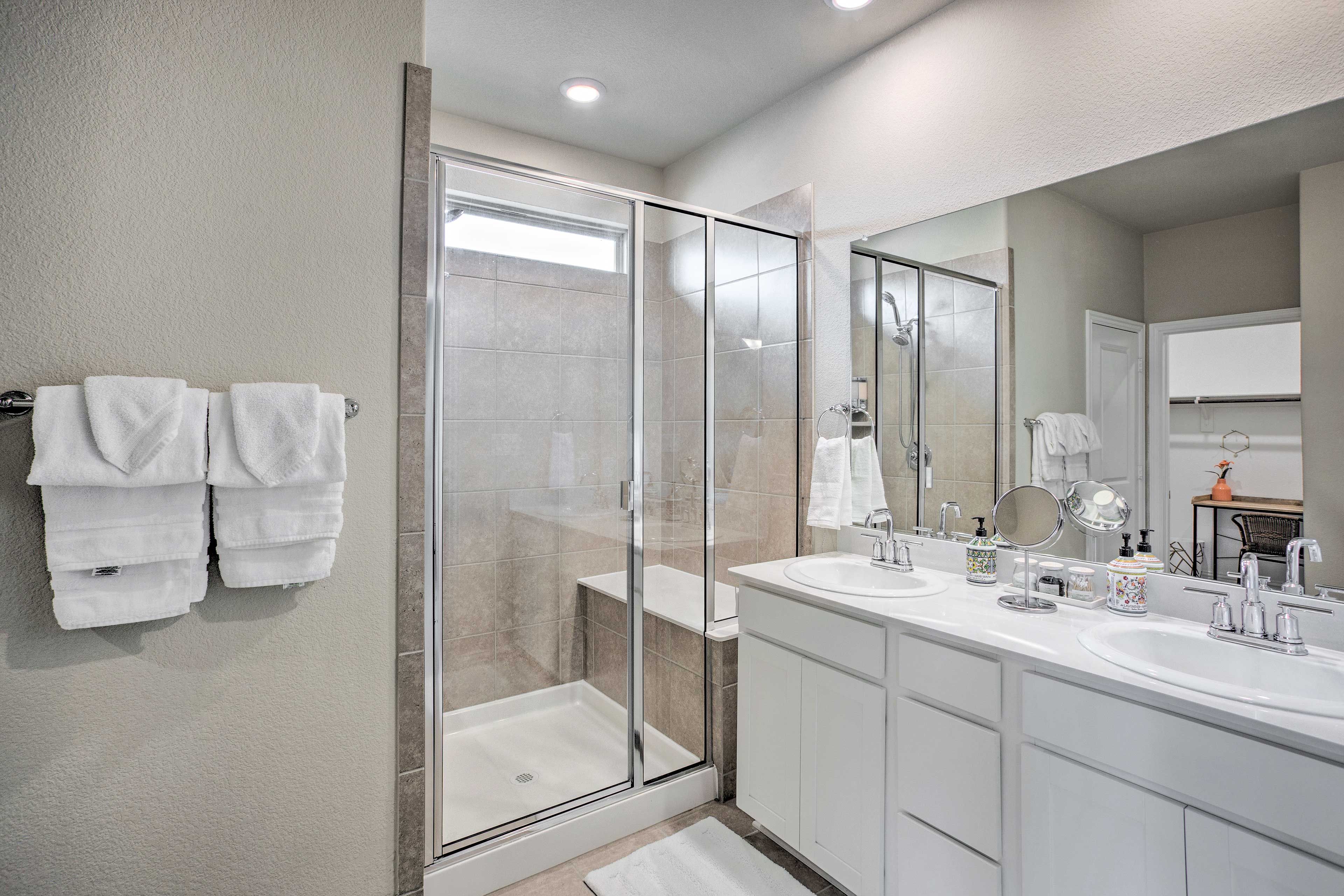 En-Suite Bathroom | Complimentary Toiletries Provided