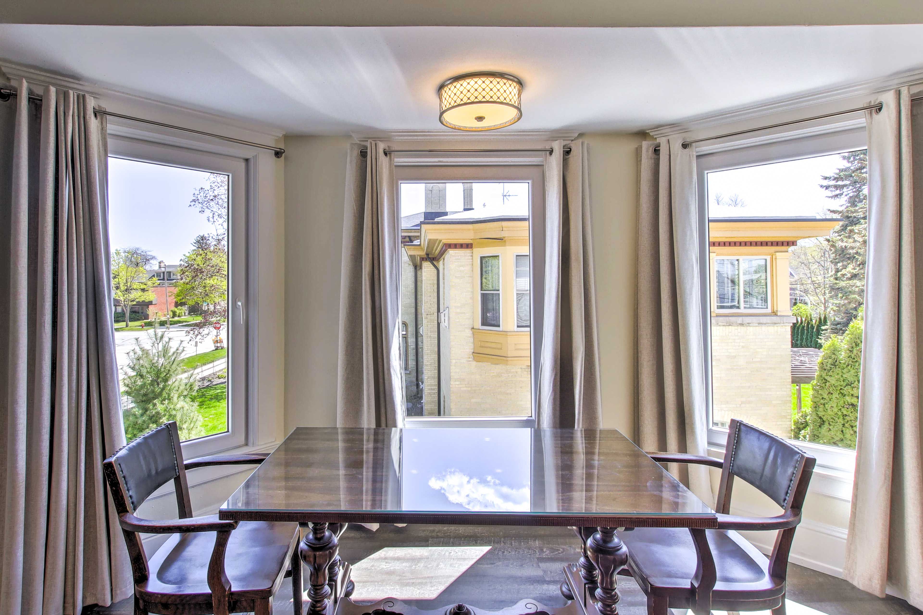 Dining Table | Dishware & Flatware Provided