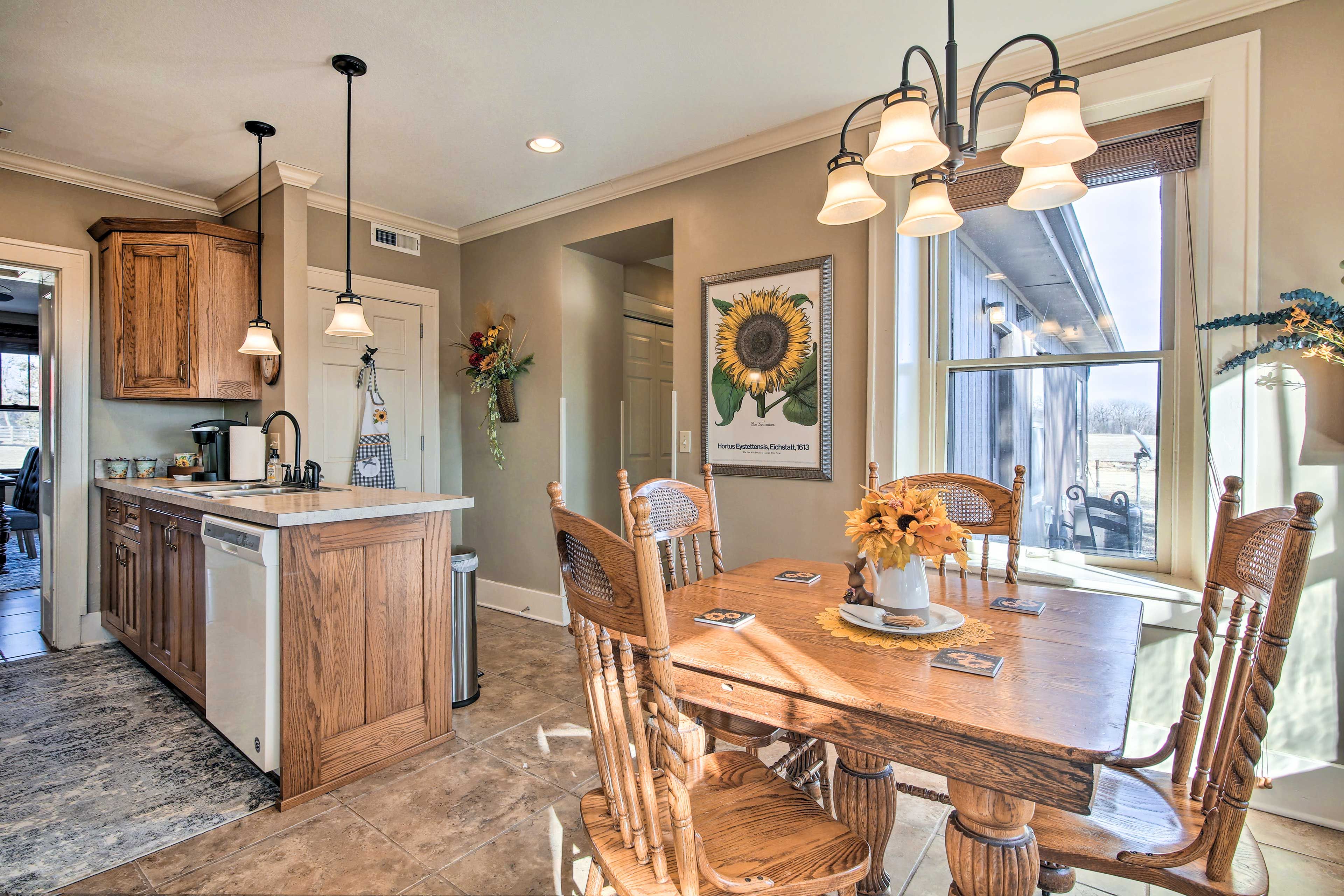 Dining Area | Kitchen