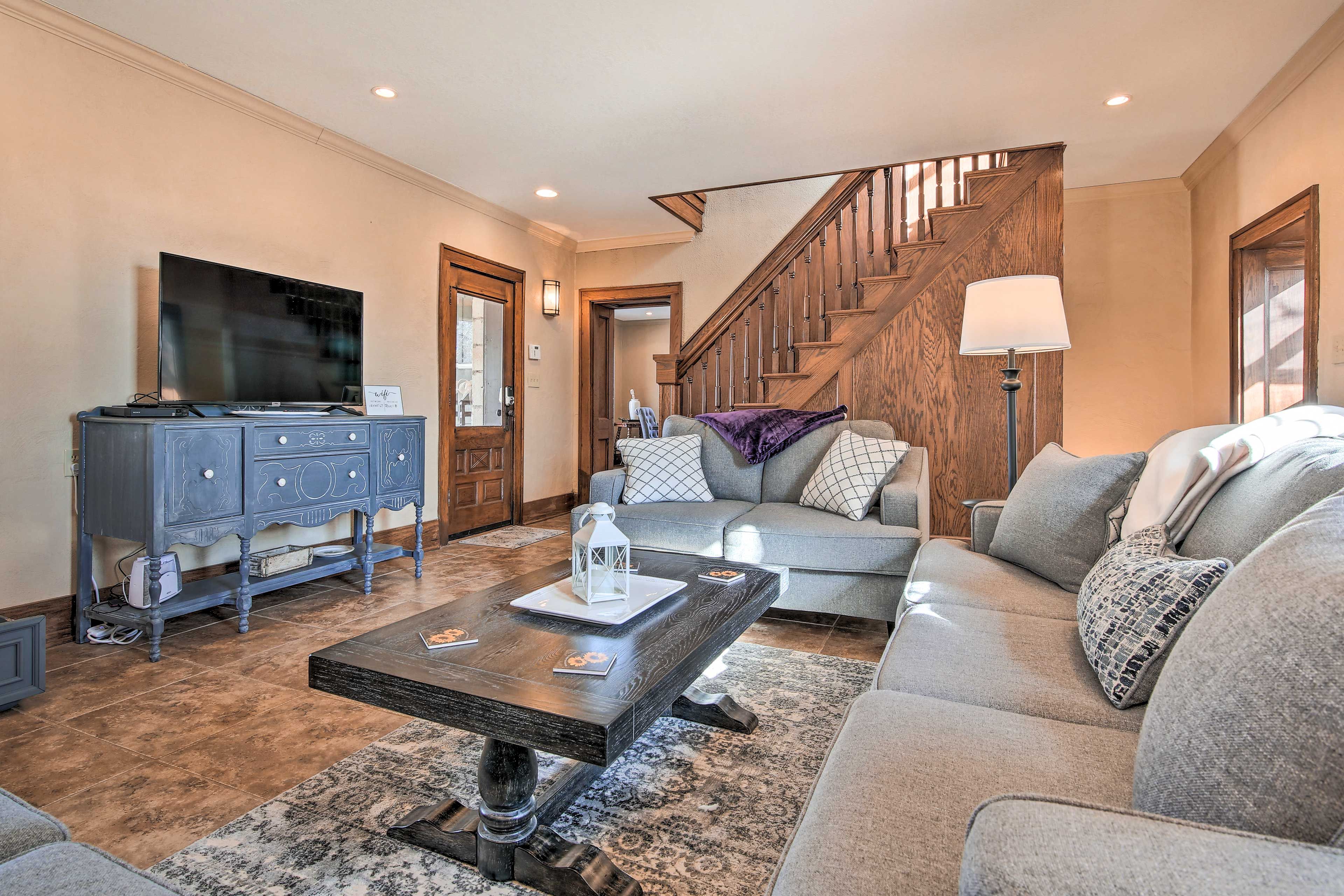 Living Room | Queen Sleeper Sofa