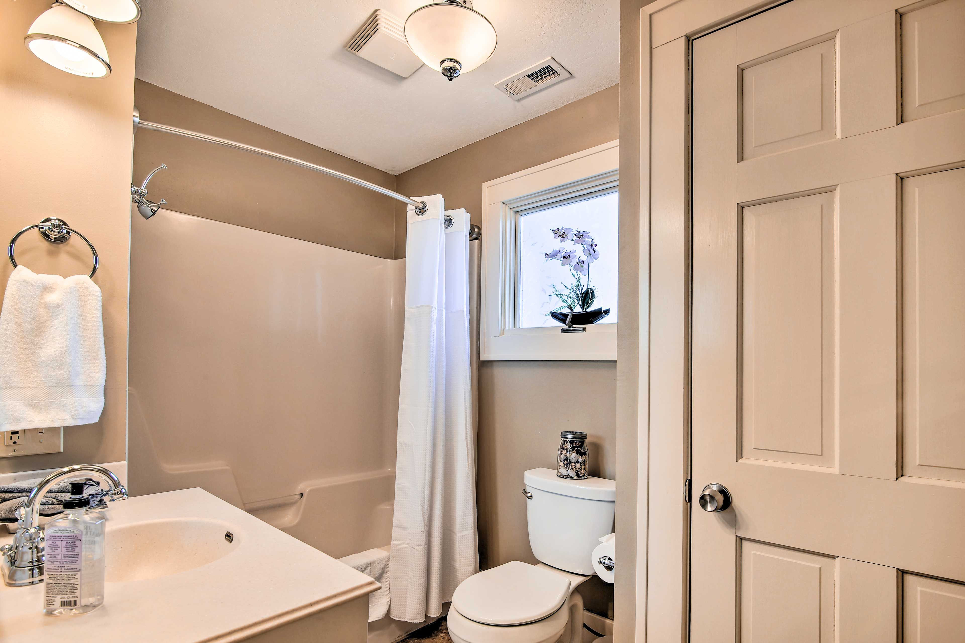 Full Bathroom | 1st Floor