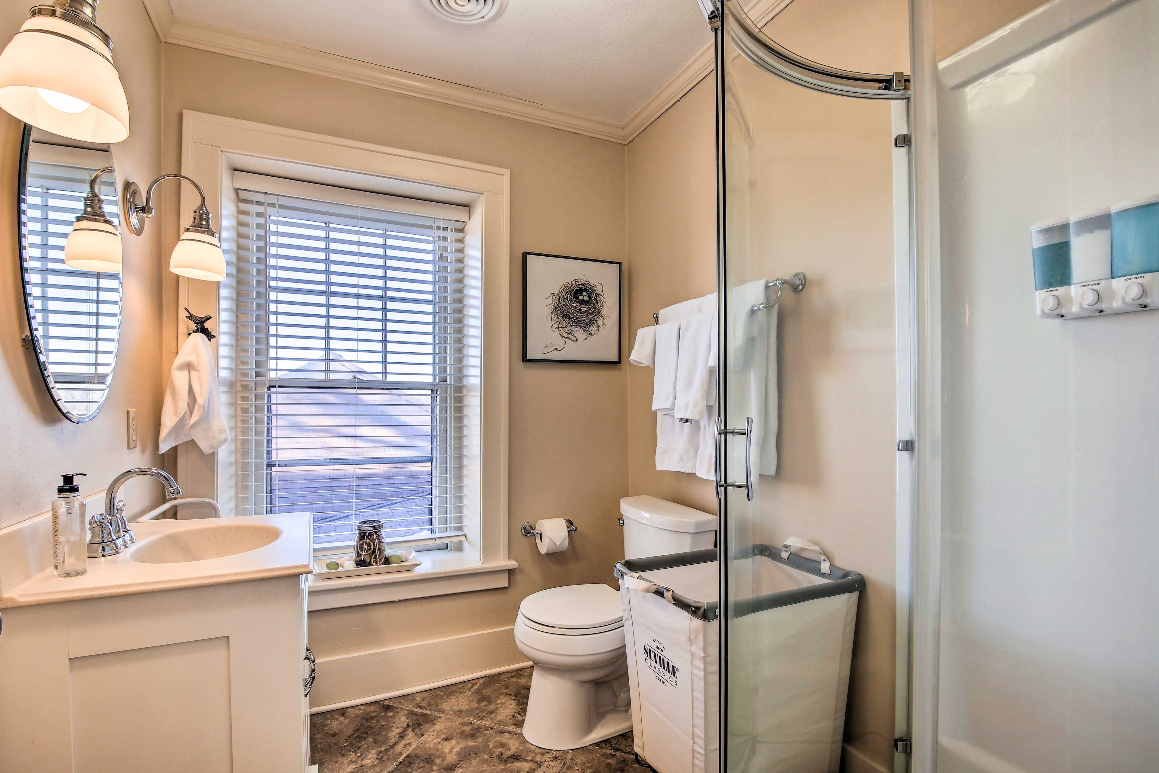 Full Bathroom | 2nd Floor