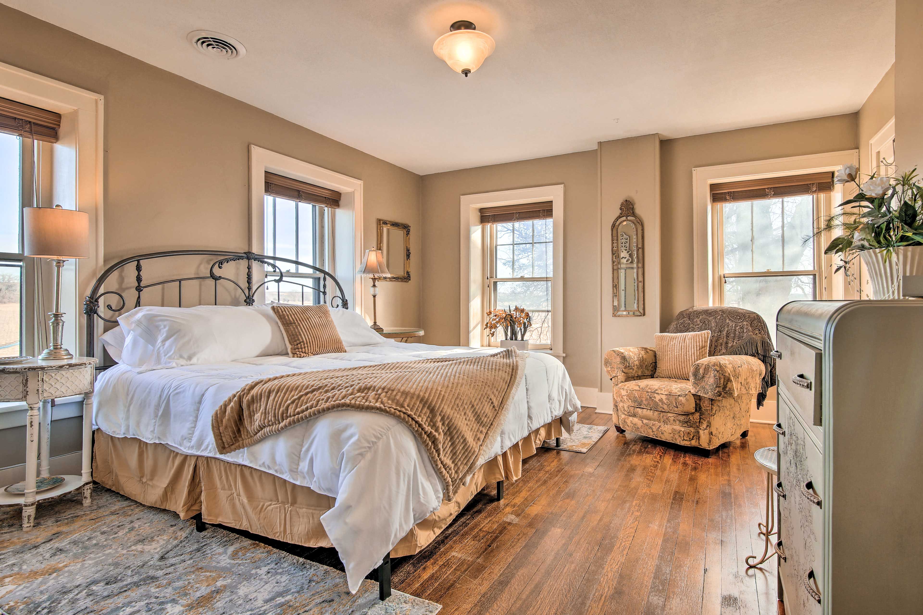 Bedroom 2 | King Bed | 2nd Floor
