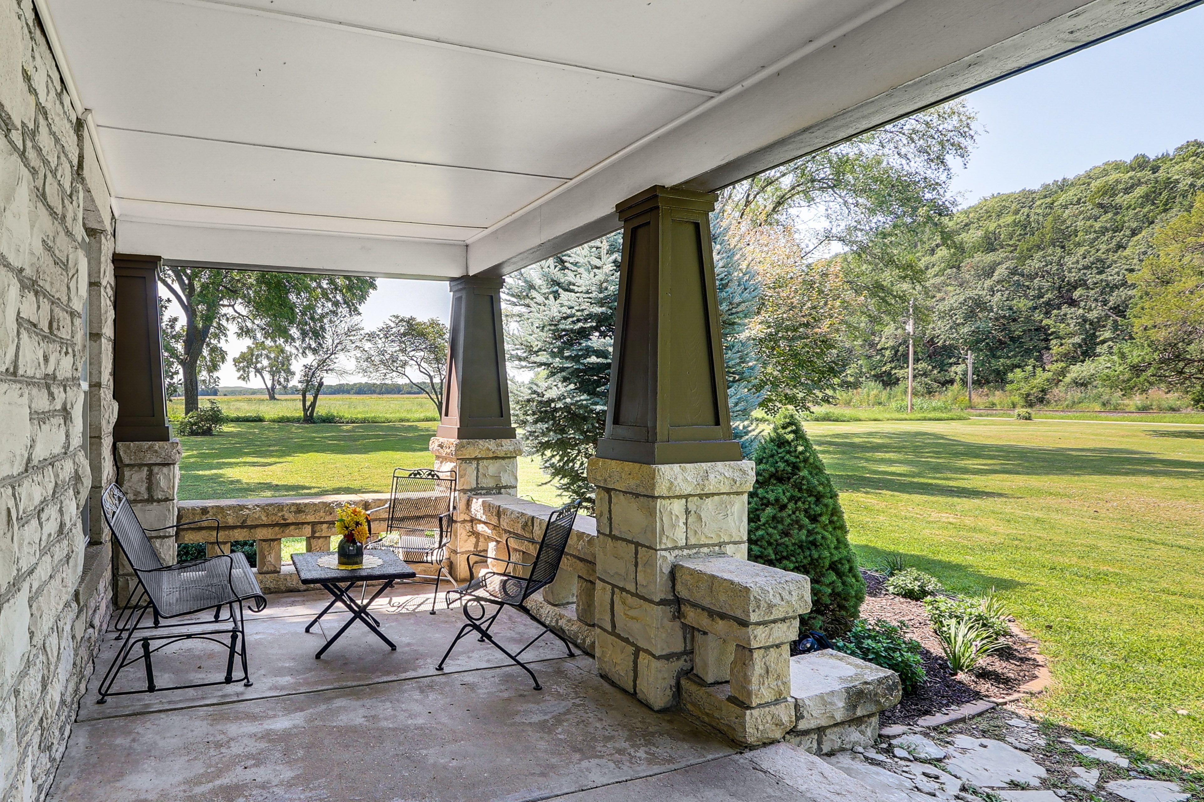 Wraparound Porch | Outdoor Dining