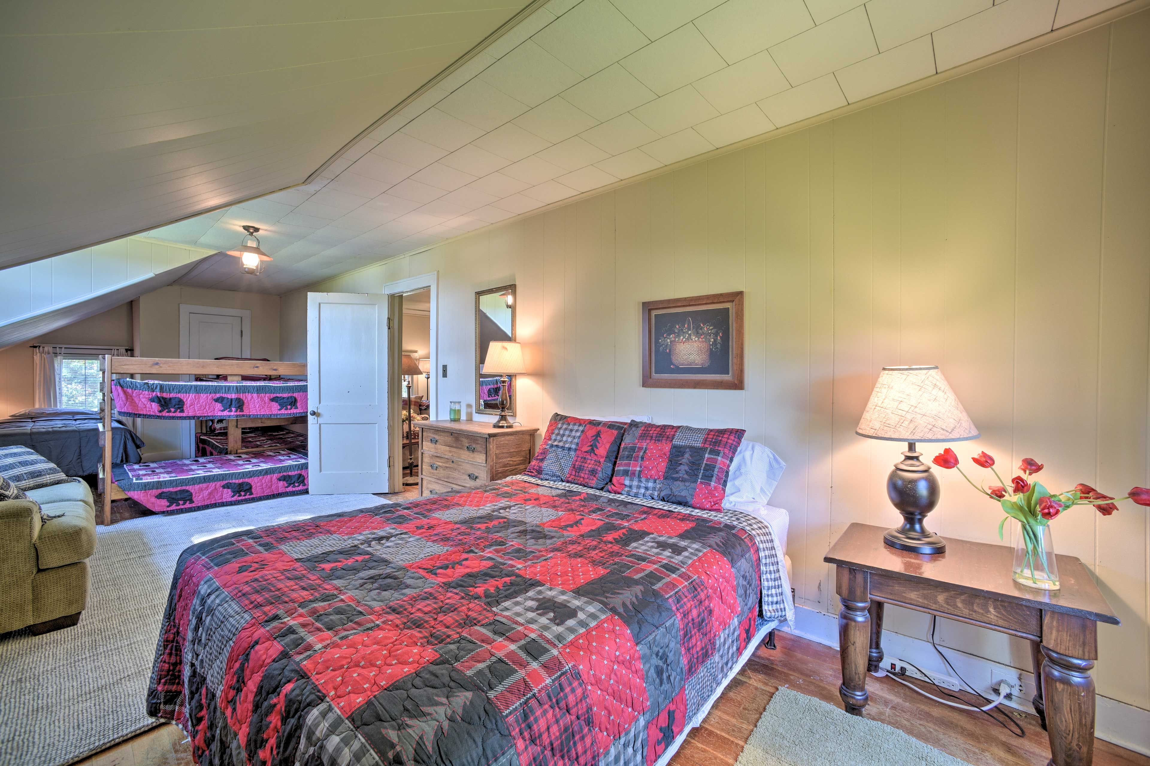 Bedroom 4 | Queen Bed | Twin Bed | 2 Twin Bunk Beds