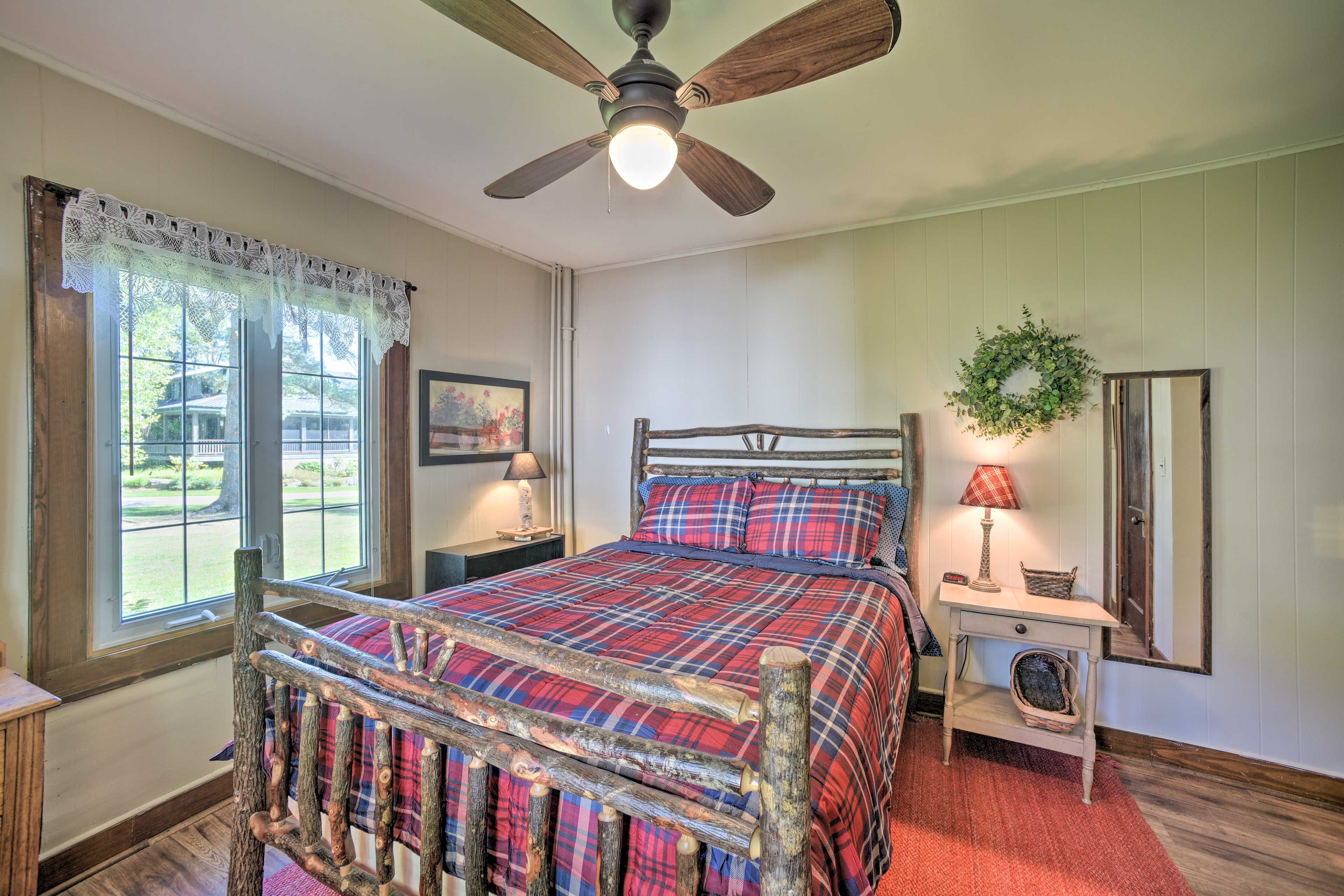 Bedroom 1 | Queen Bed | Linens & Towels | Smart TV