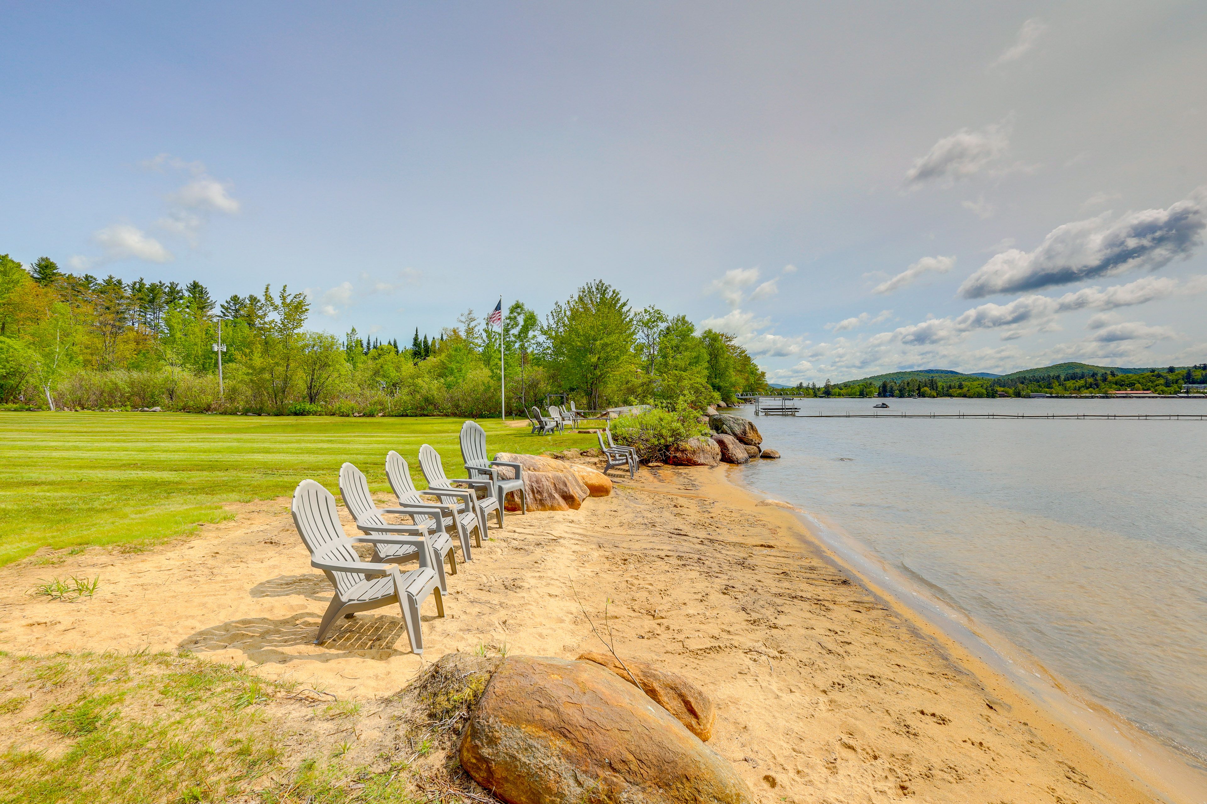 Shared Private Beach | Rowboat, Canoe & 3 Kayaks | Lake Access