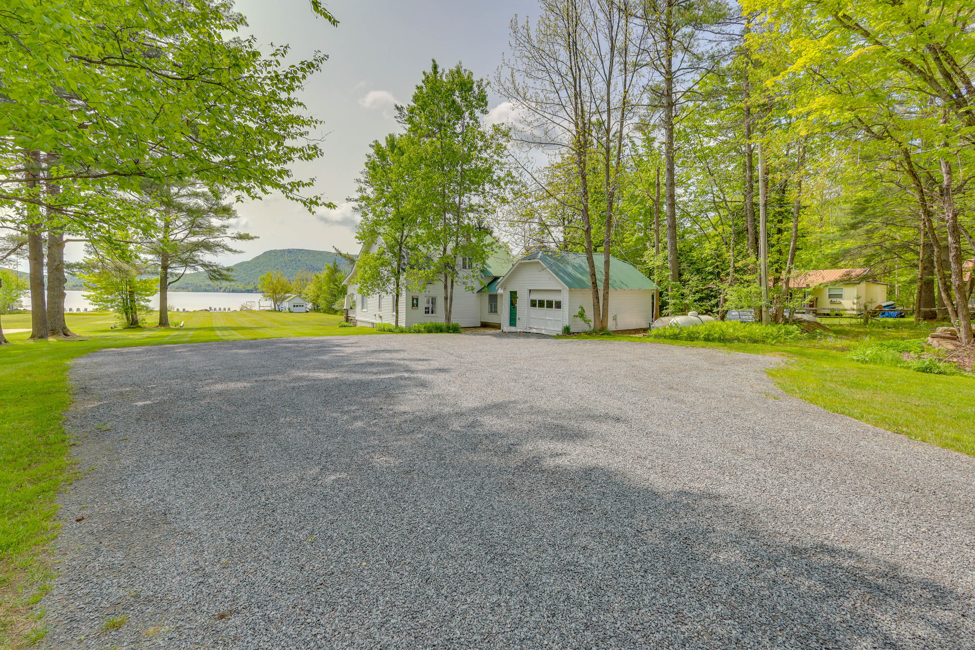 Parking | Driveway (5 Vehicles)