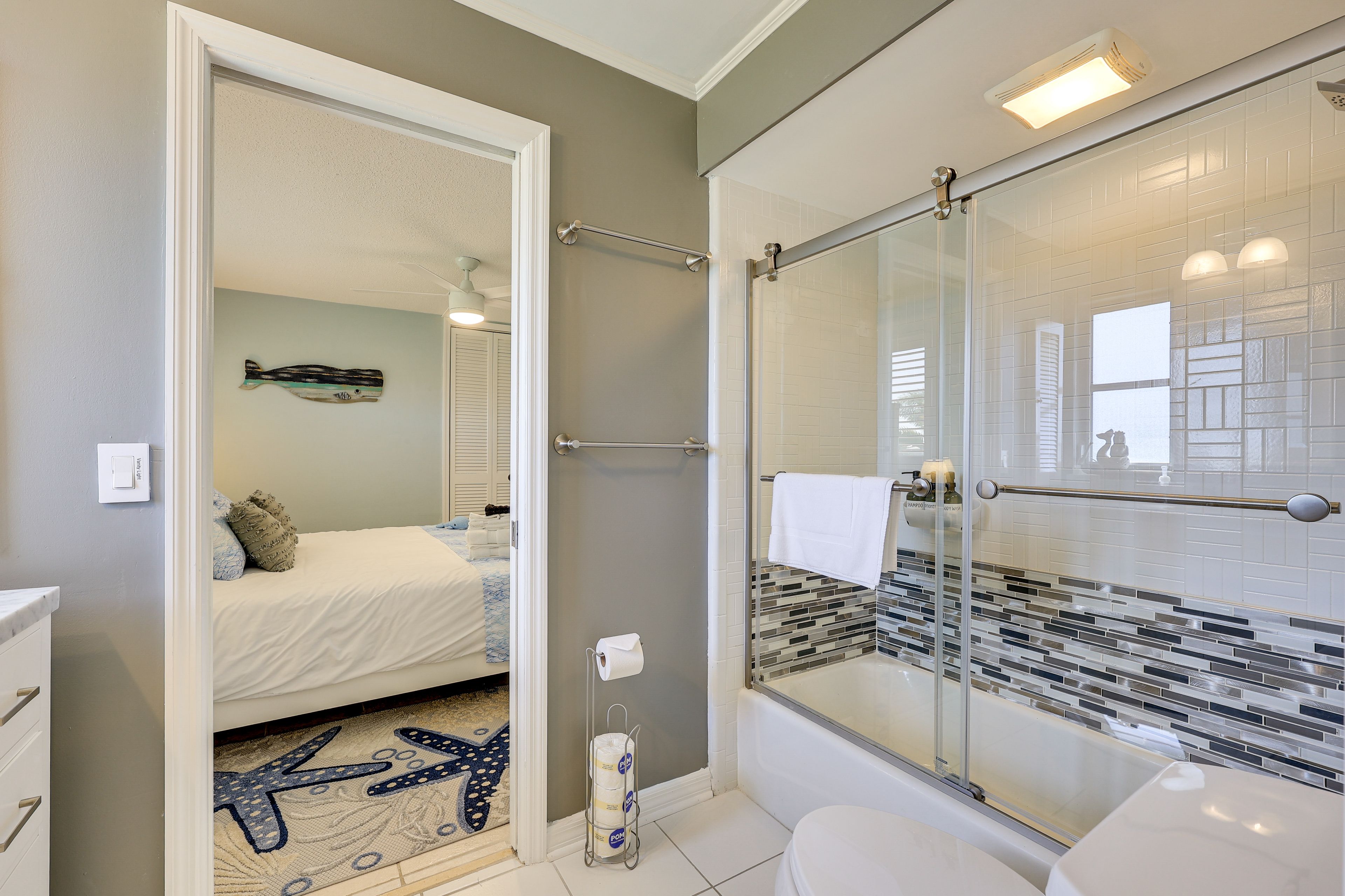 En-Suite Bathroom | Linens & Towels Provided