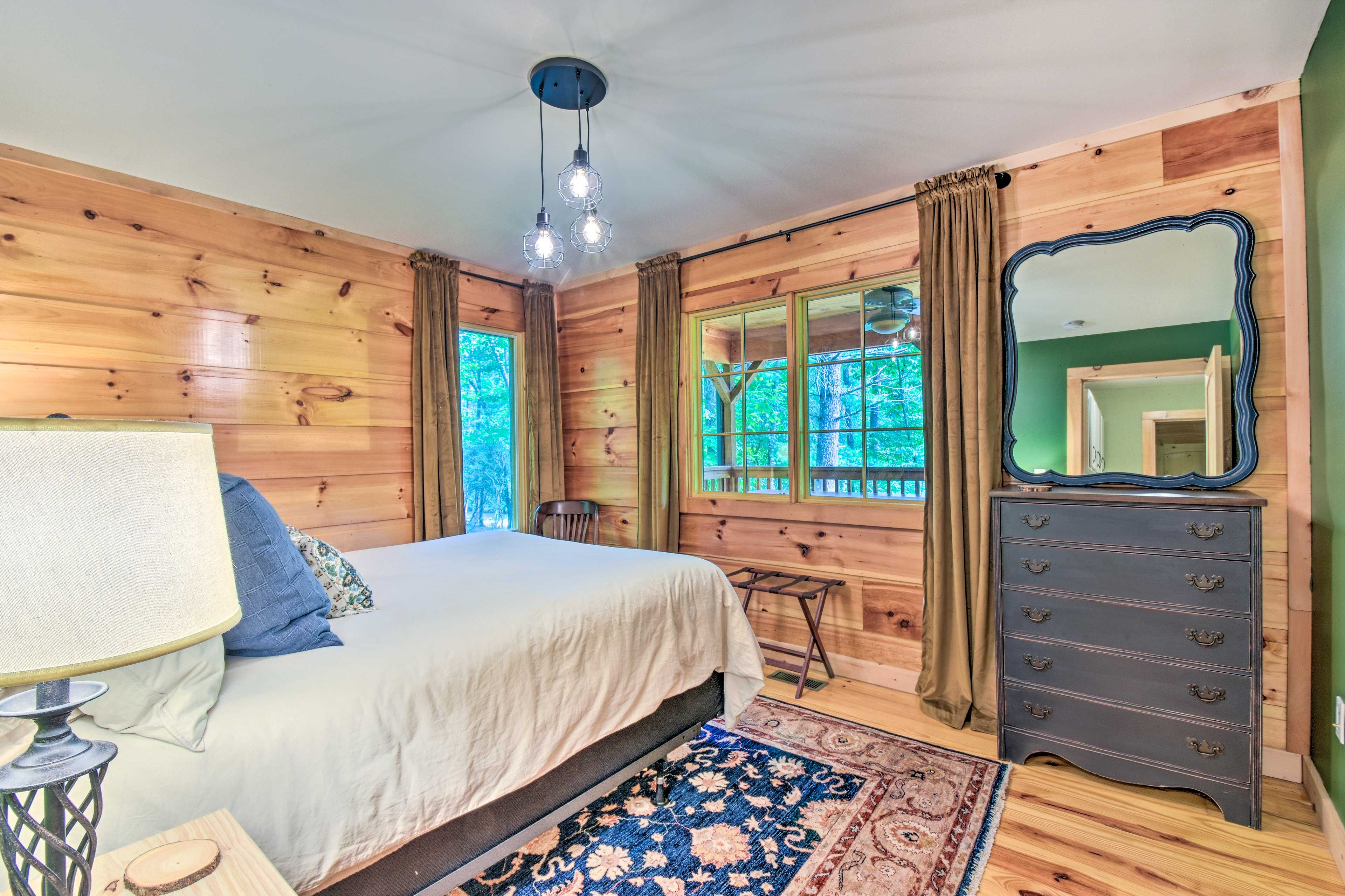 Bedroom 2 | Queen Bed | 2nd Floor