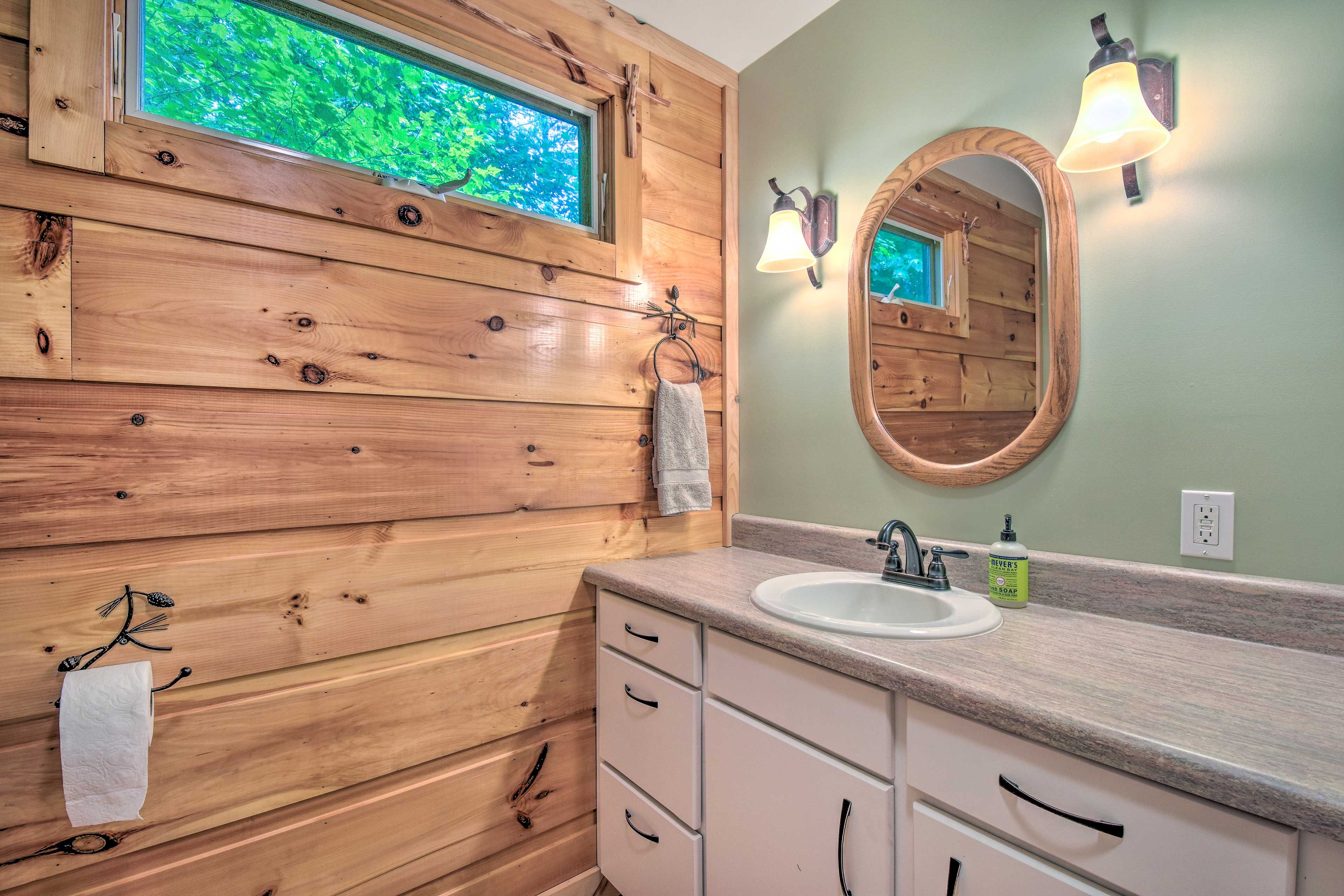 Full Bathroom | 2nd Floor