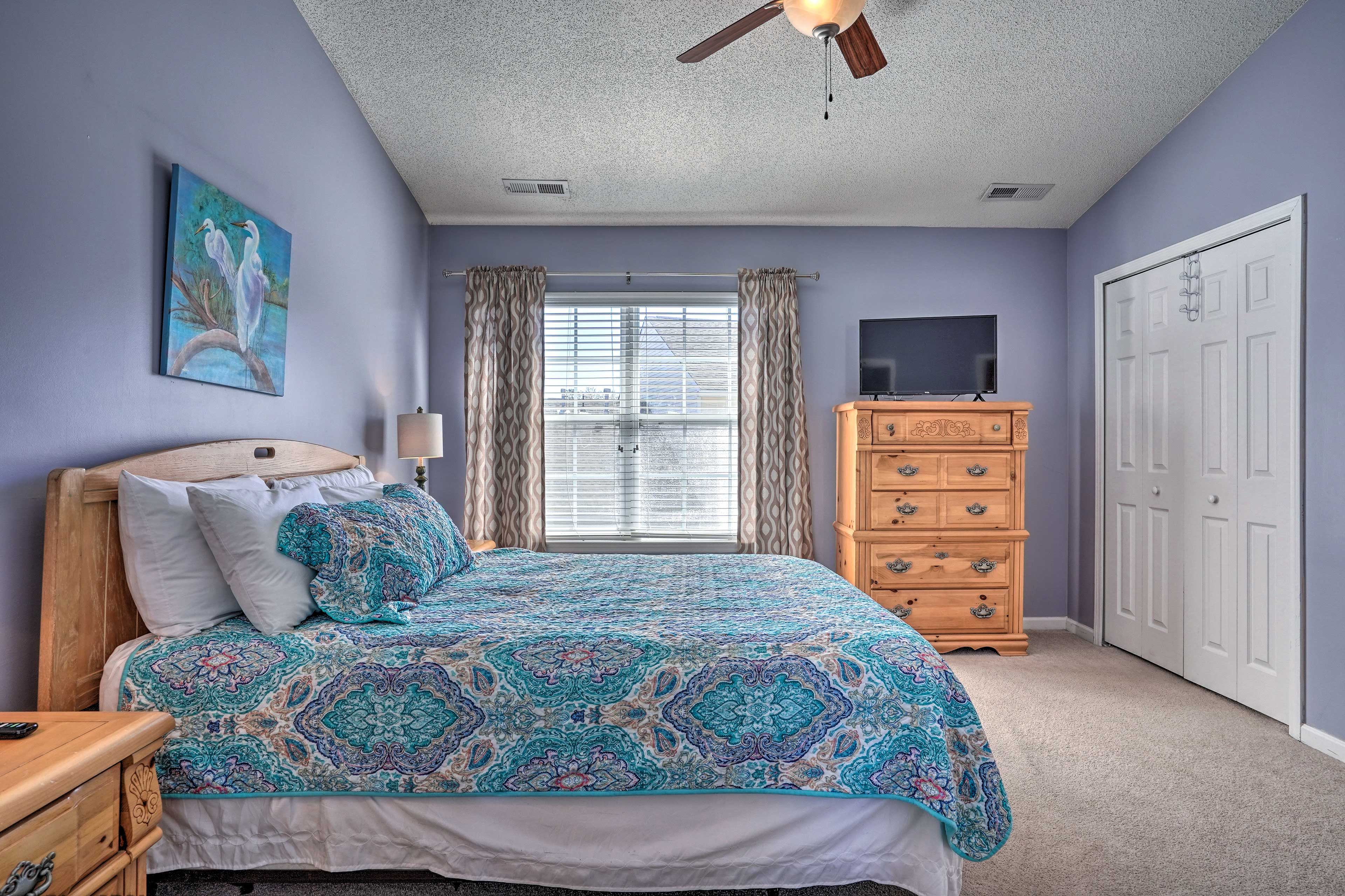 Bedroom 1 | Queen Bed