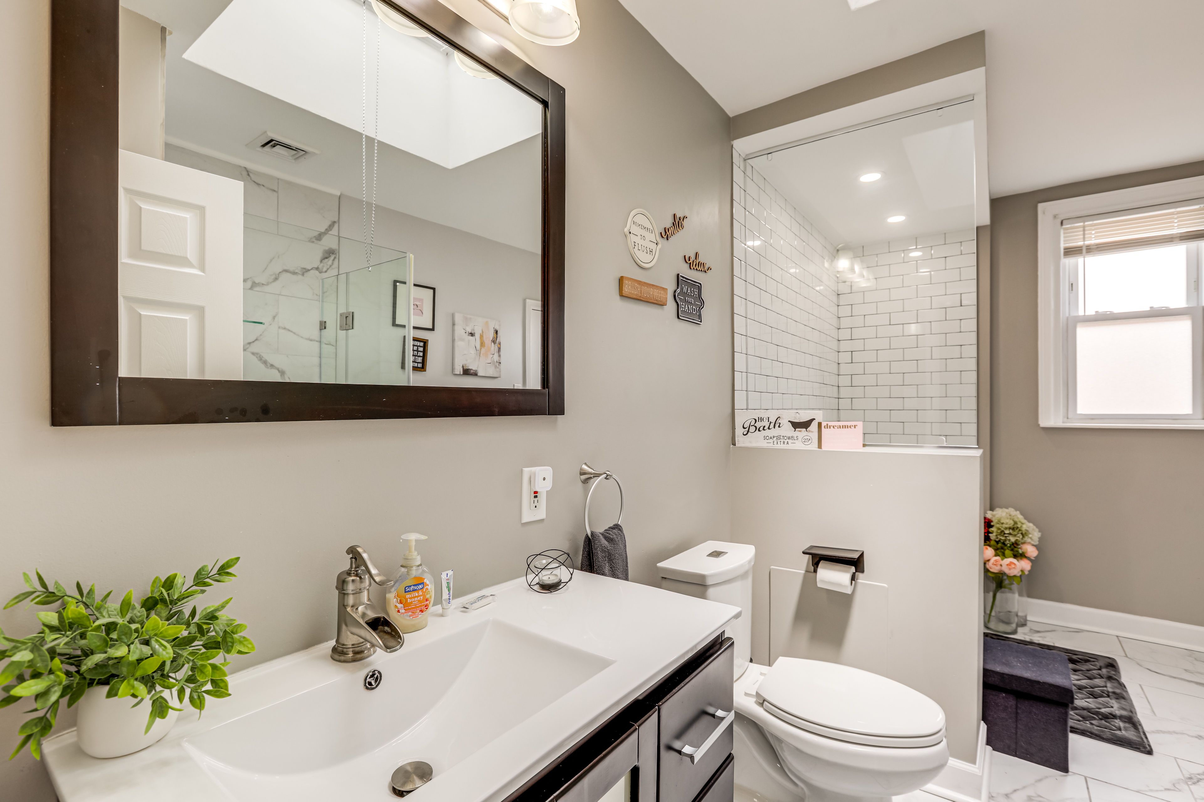 Full Bathroom | 2nd Floor