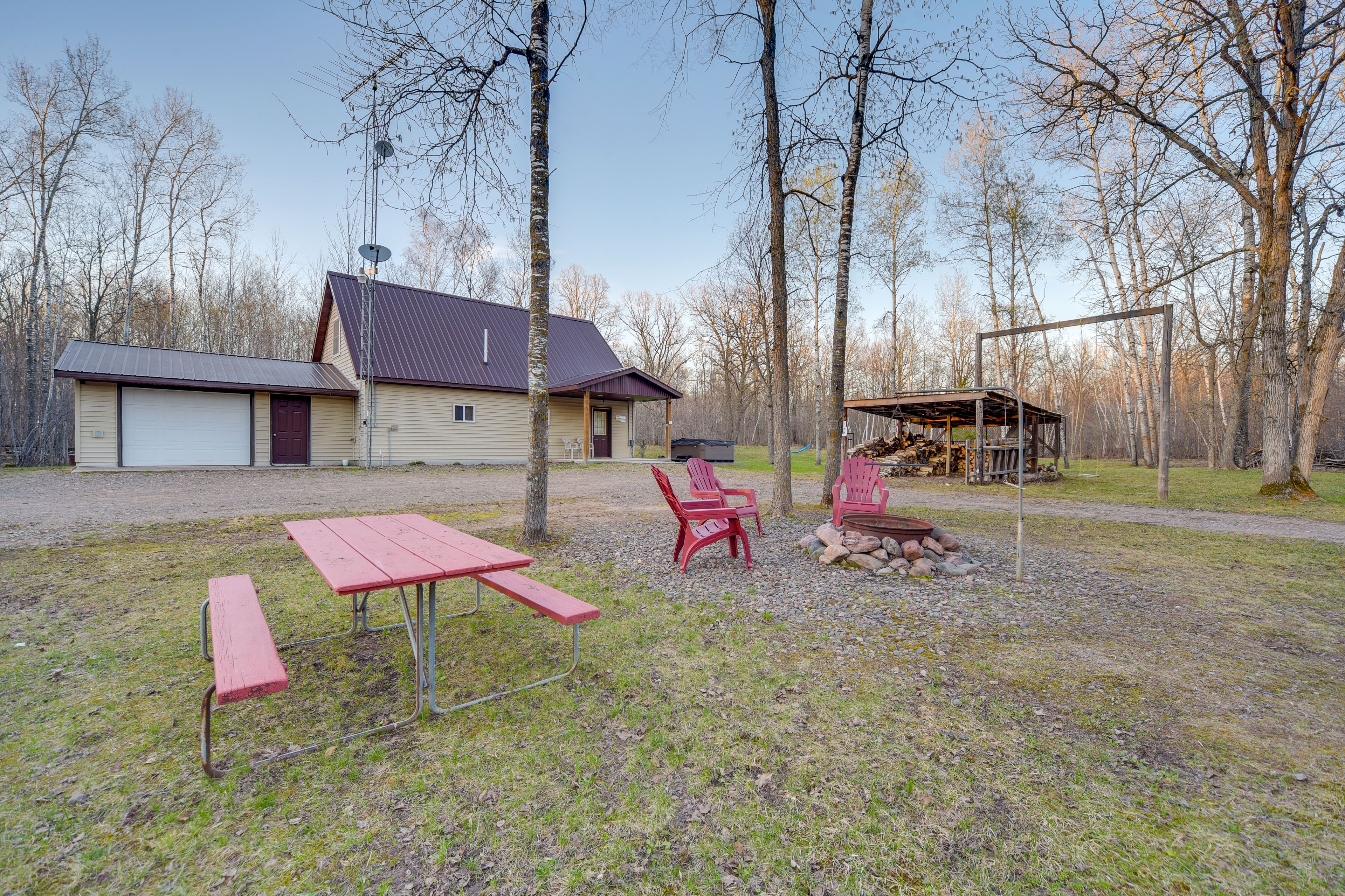 Cabin Exterior | Fire Pit | Firewood Provided