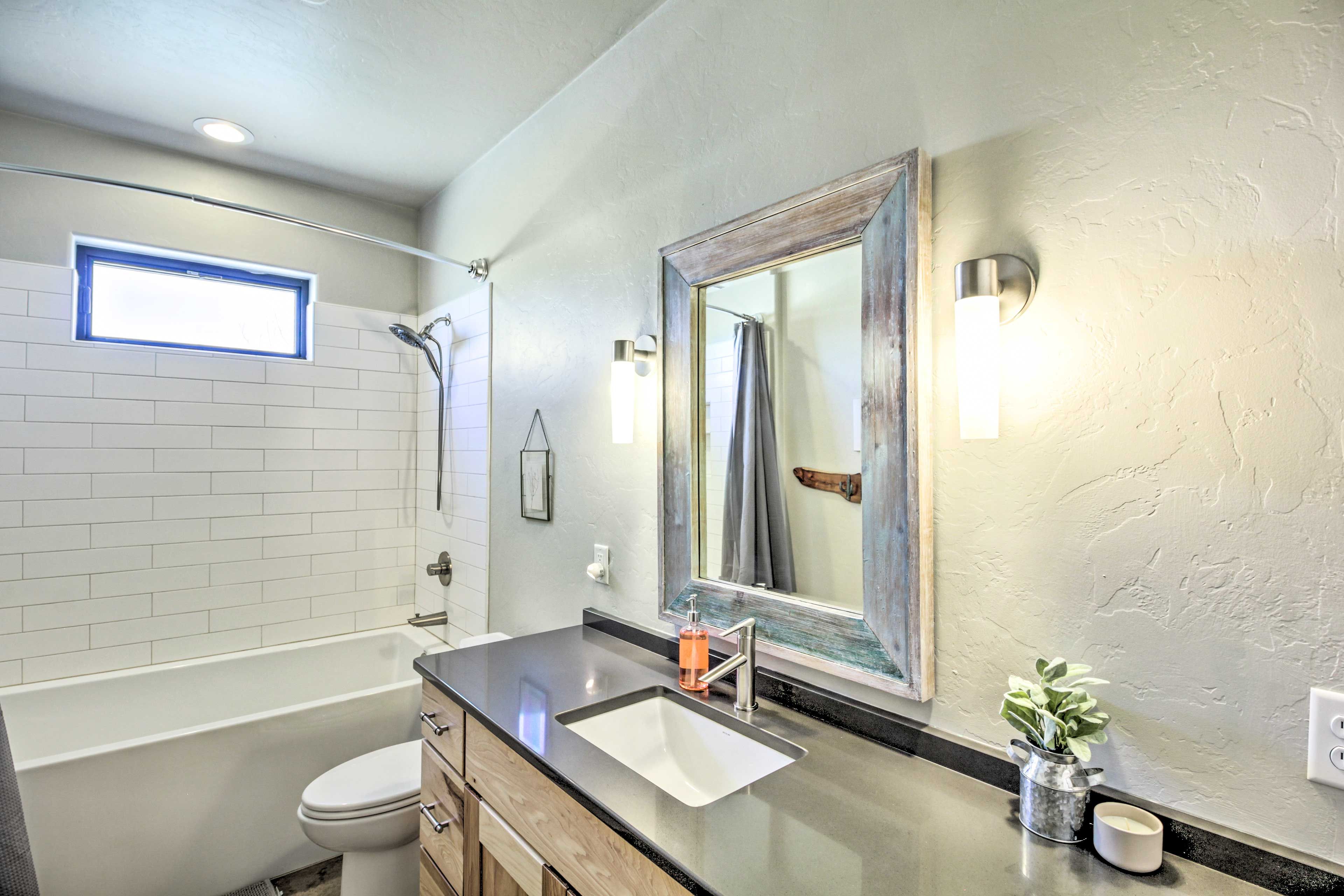 Full Bathroom | Shower/Tub Combo