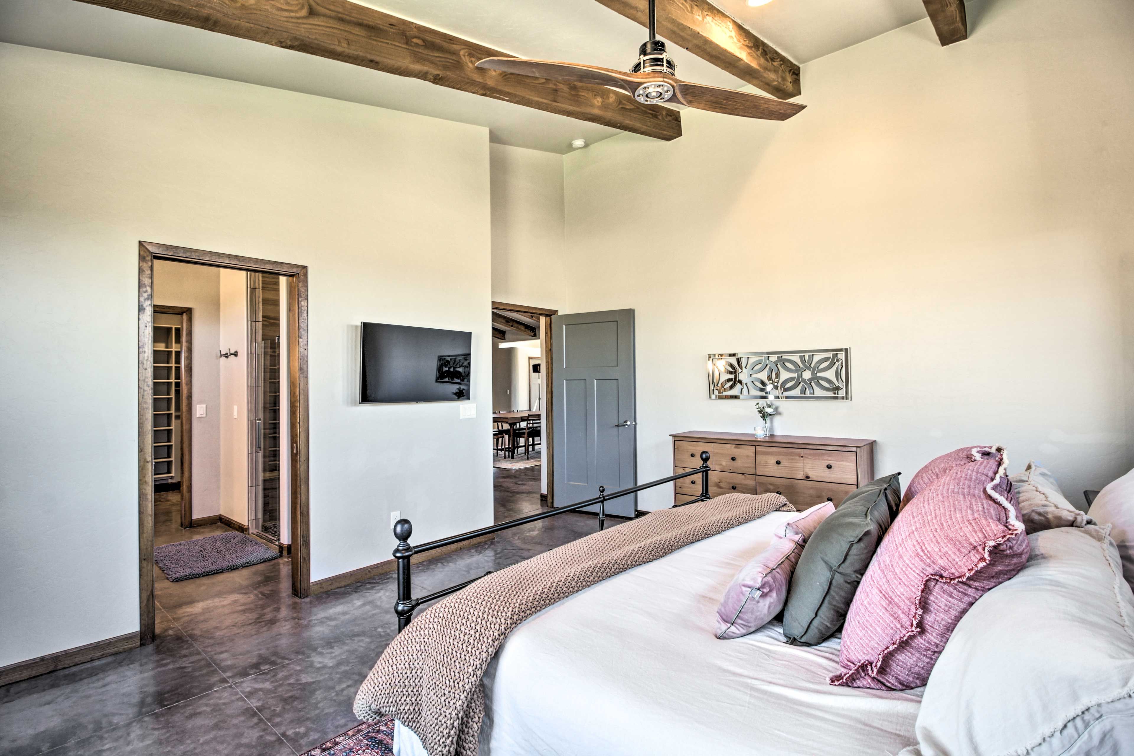Bedroom 1 | Smart TV