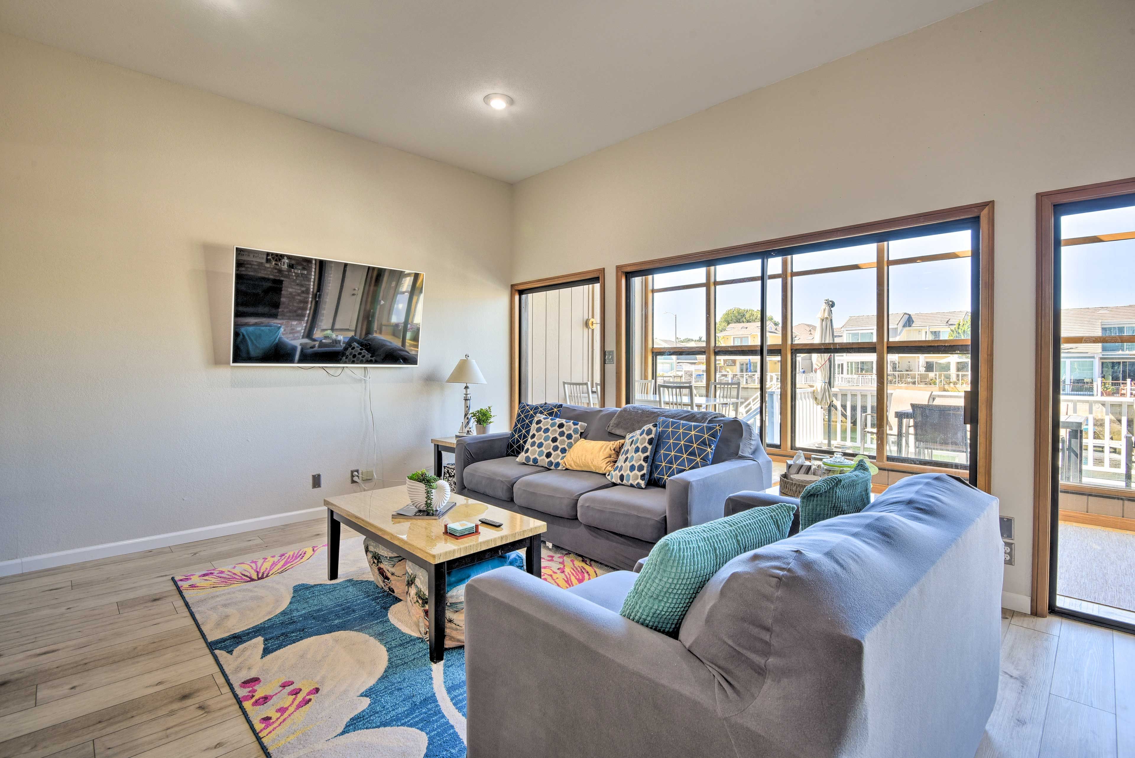 Living Room | Board Games | Fireplace (Decorative Only)