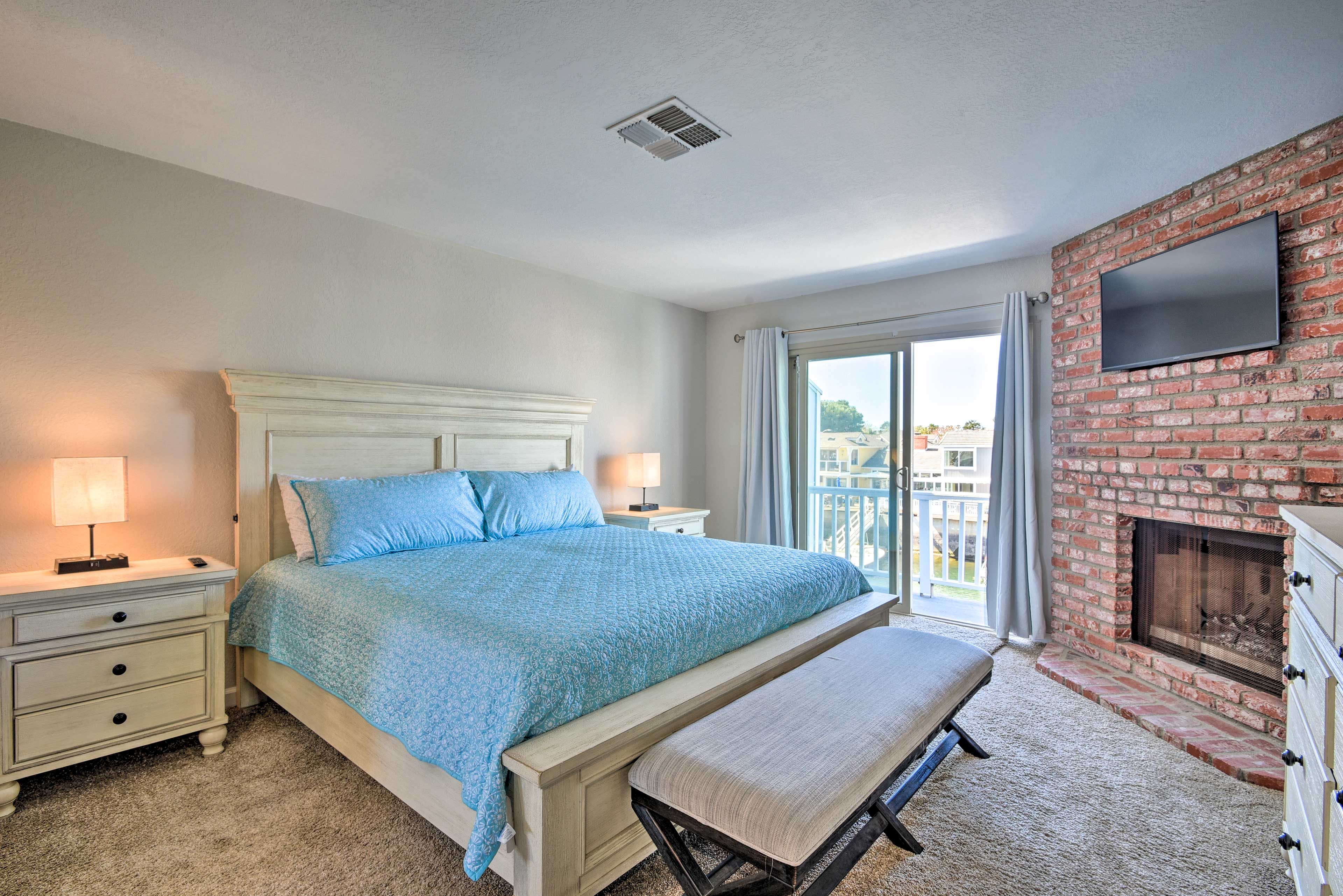 Bedroom 1 | California King Bed | 2nd Floor | Balcony Access