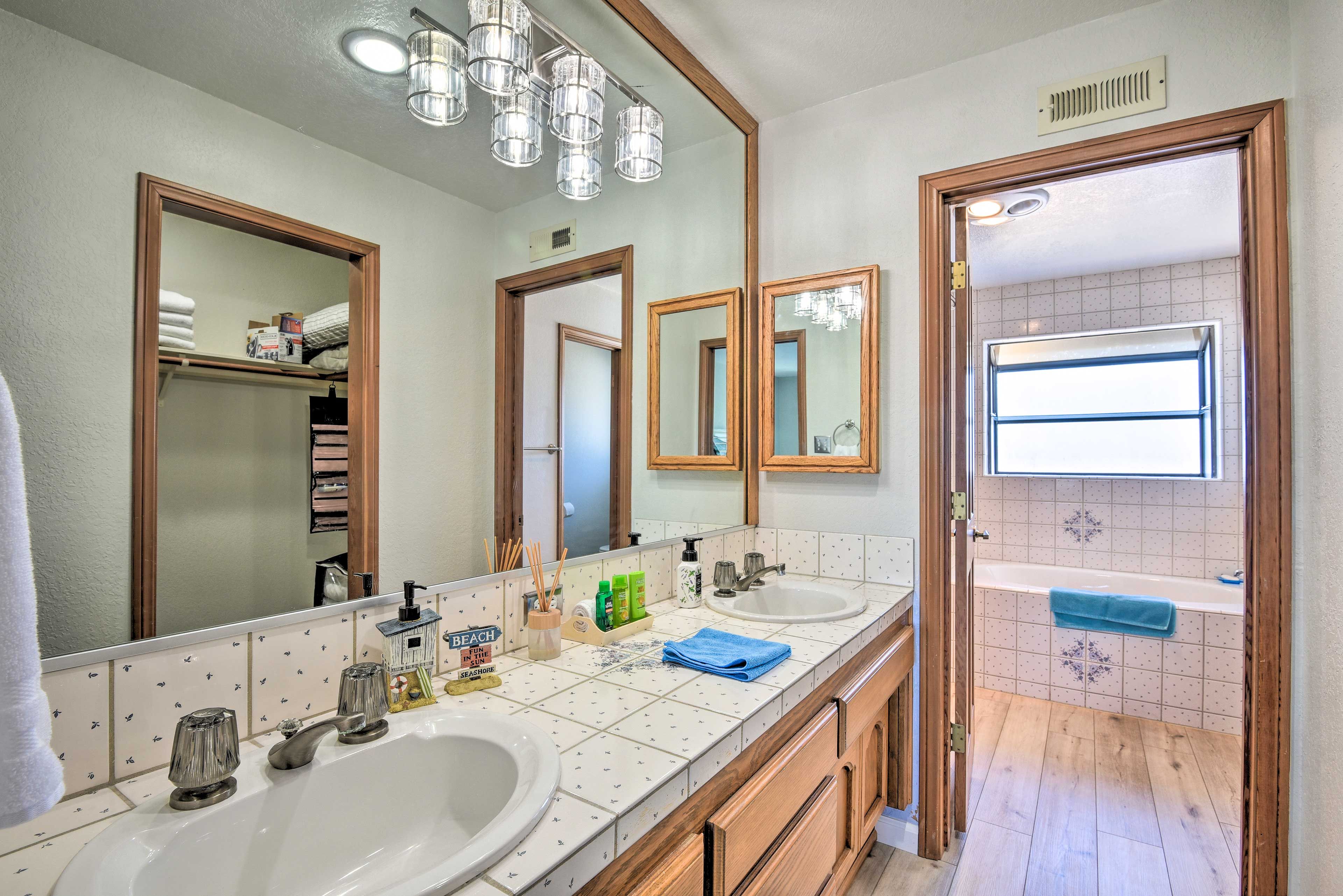 En-Suite Bathroom | Towels Provided