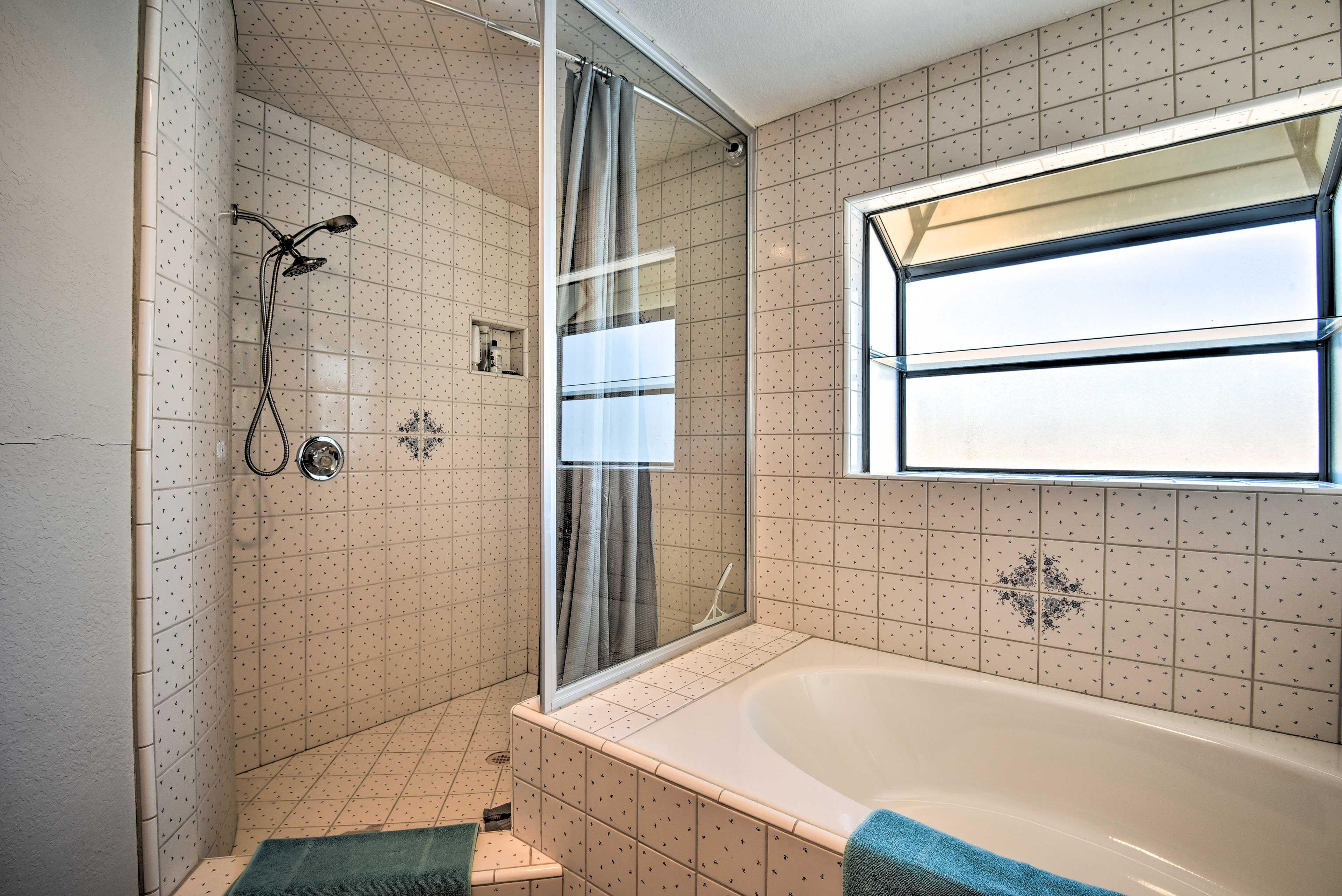 En-Suite Bathroom | Soaker Tub | Step-In Shower