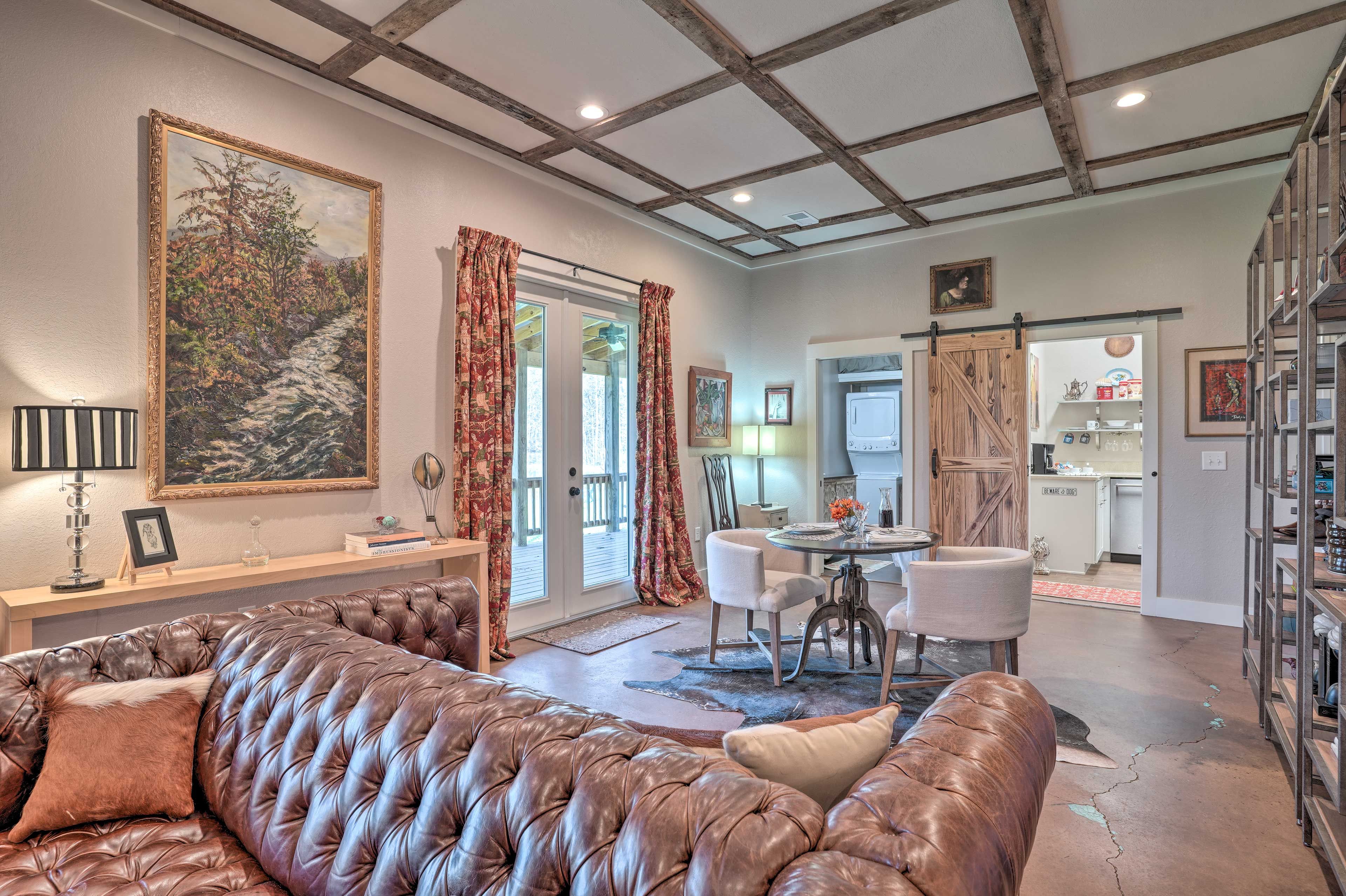 Living Room | Dining Area | Suitable for Children + Elderly