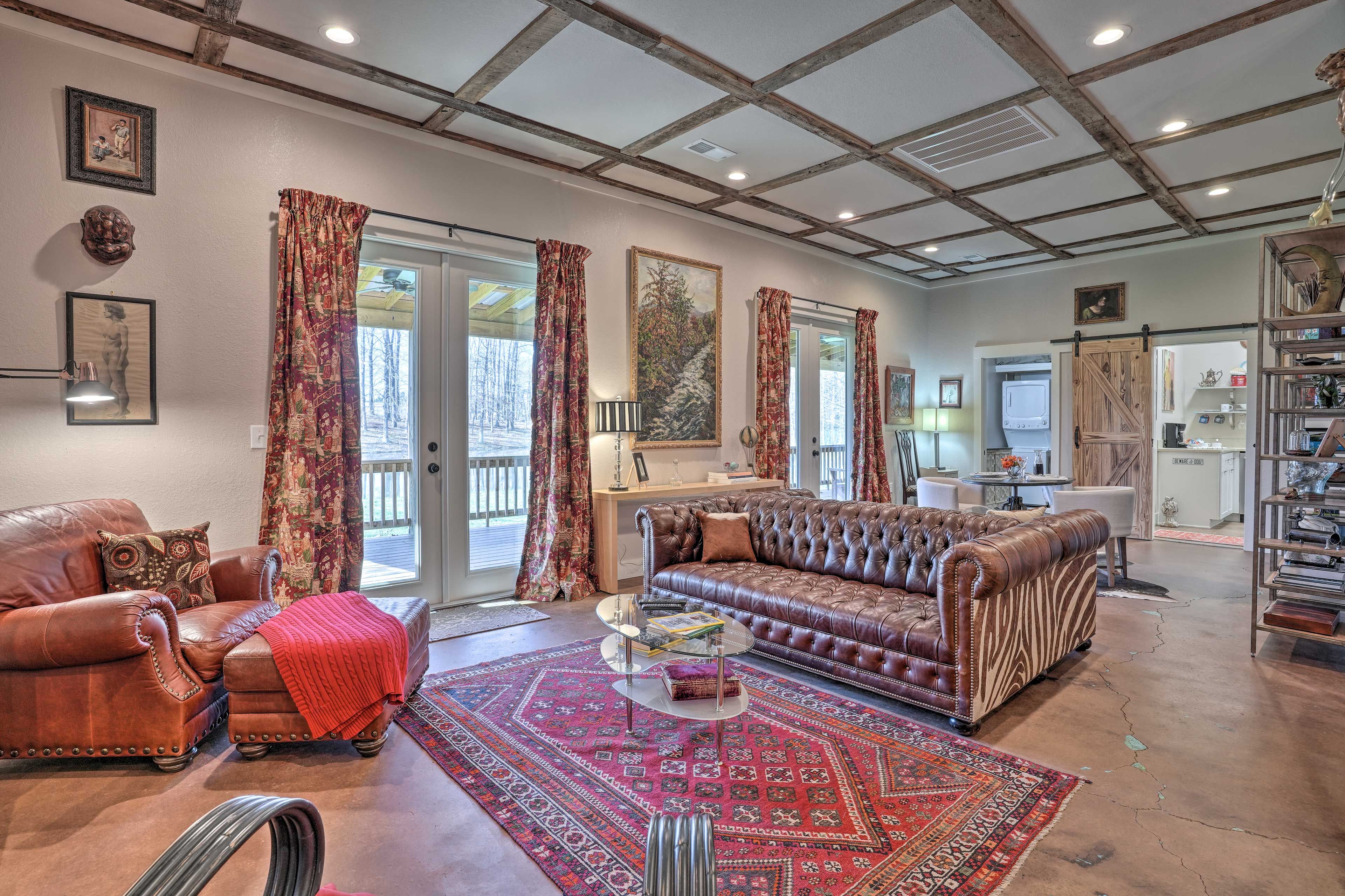 Living Room | Main Level | Free WiFi