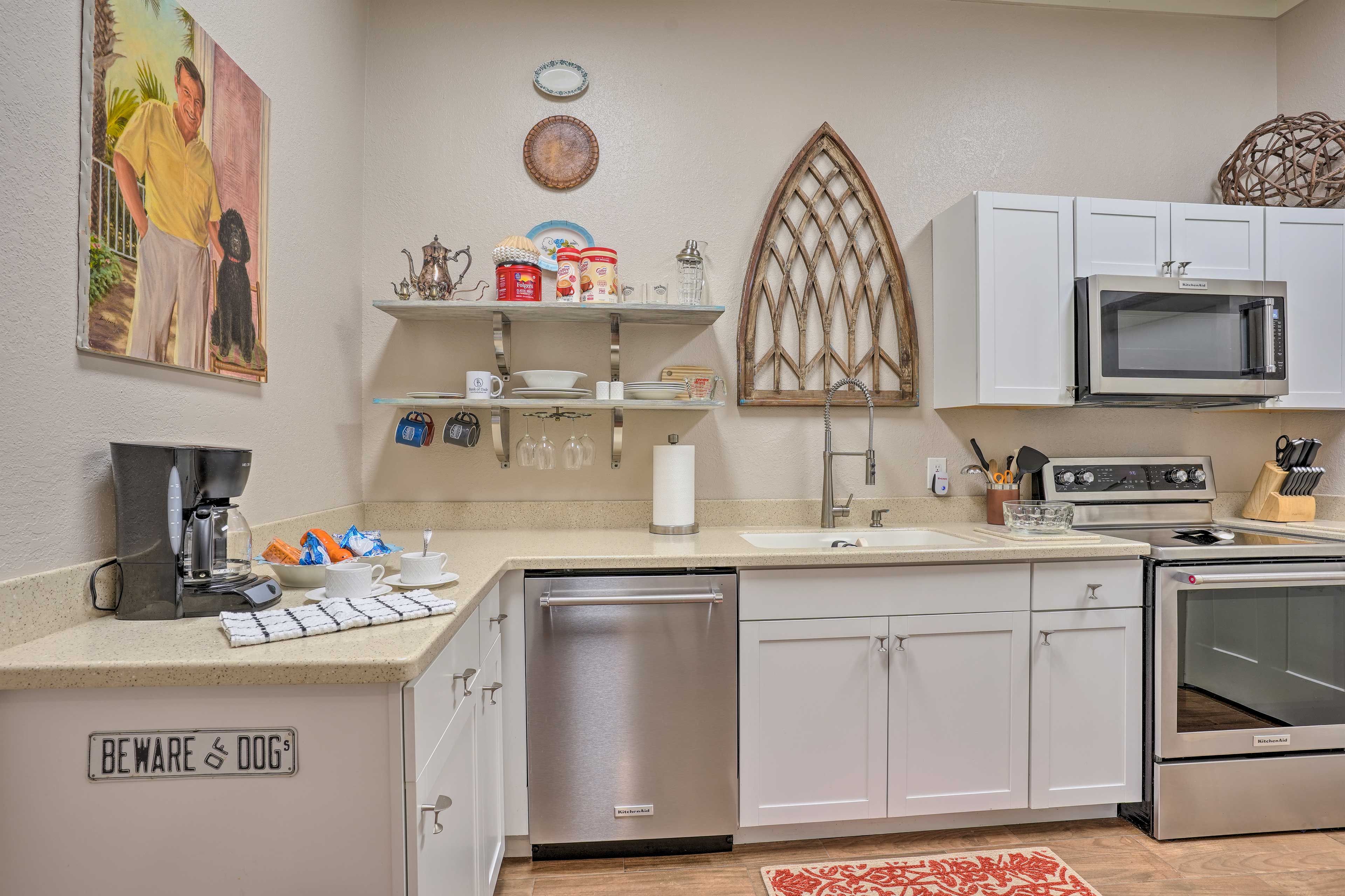 Fully Equipped Kitchen | Main Level | Dishwasher