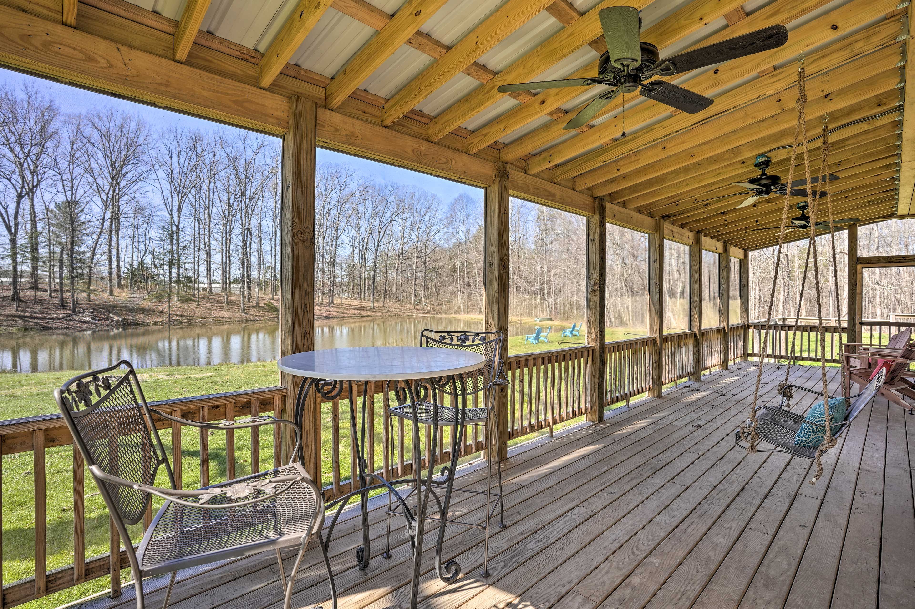 Screened Porch | Dining Area