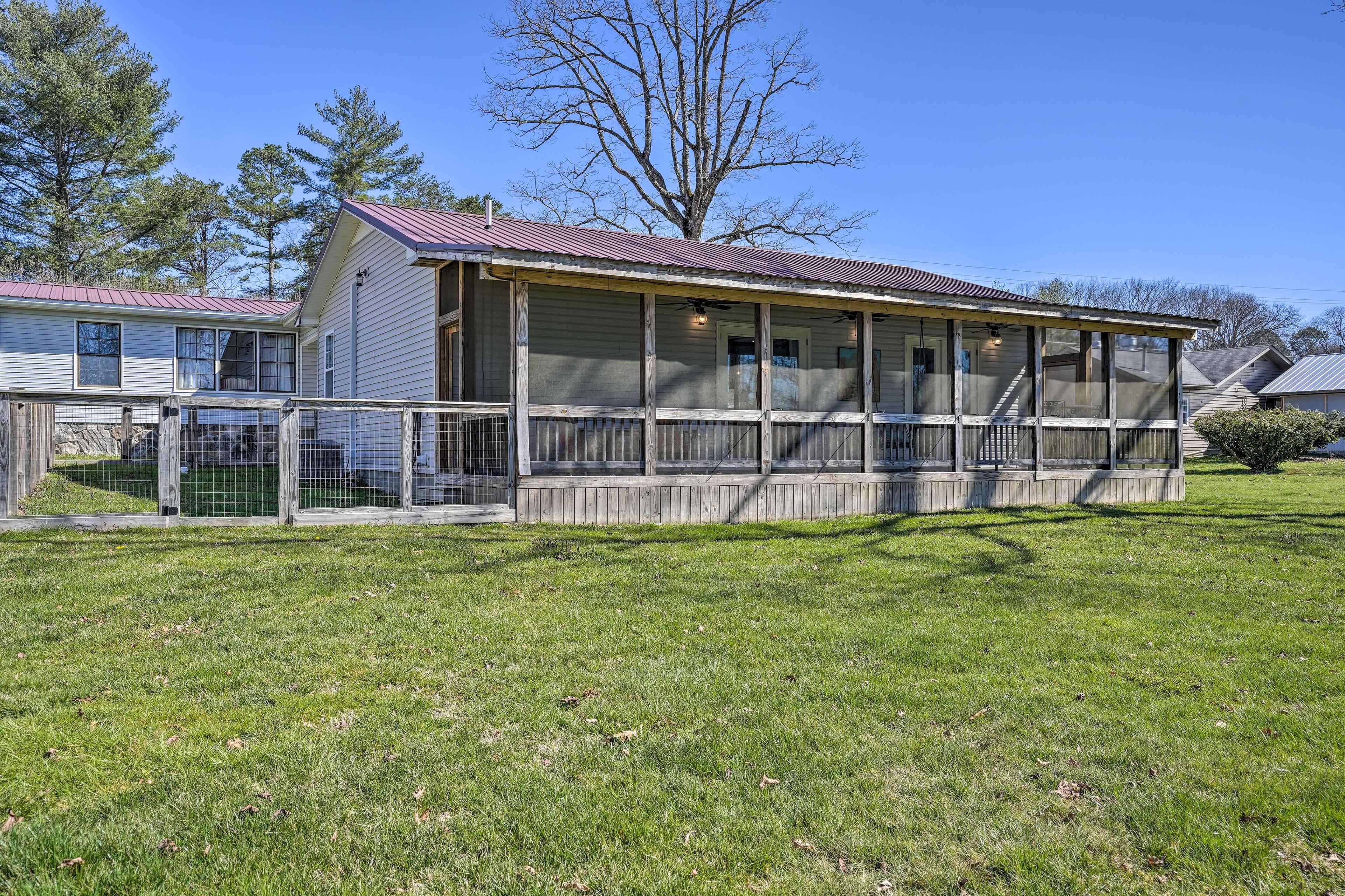 Property Exterior | Screened Patio
