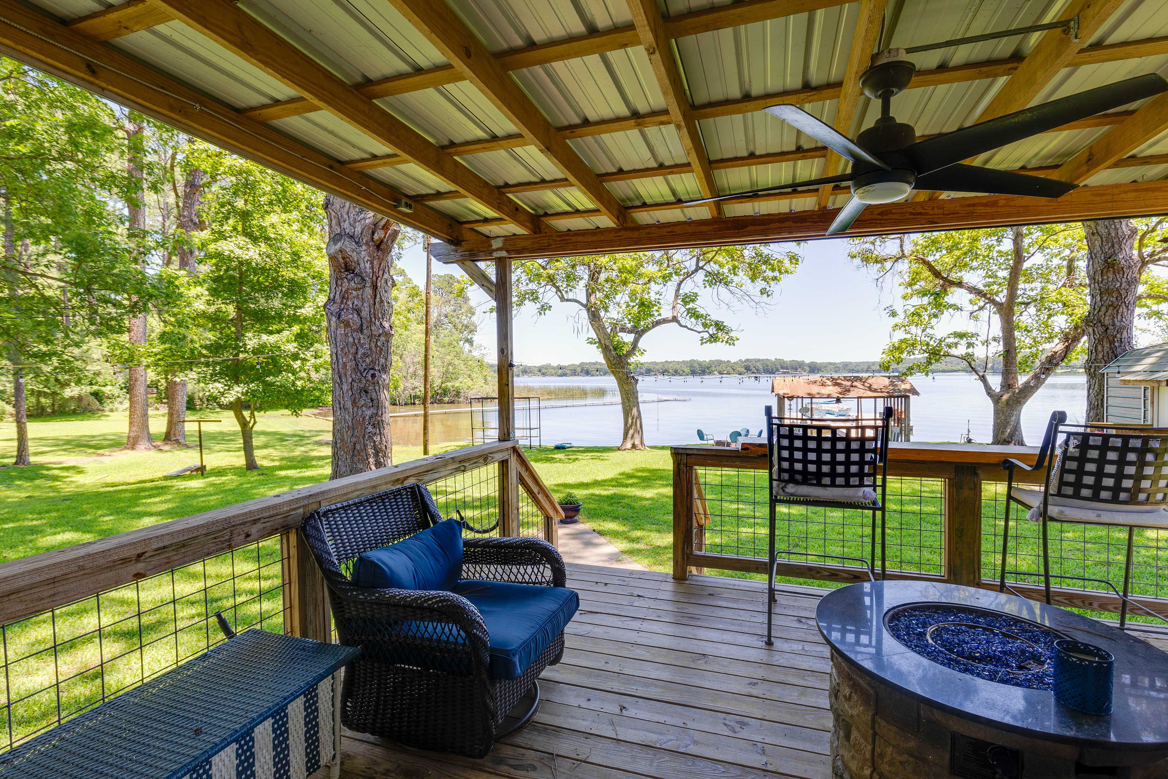 Covered Porch | Outdoor Seating | Fire Pit